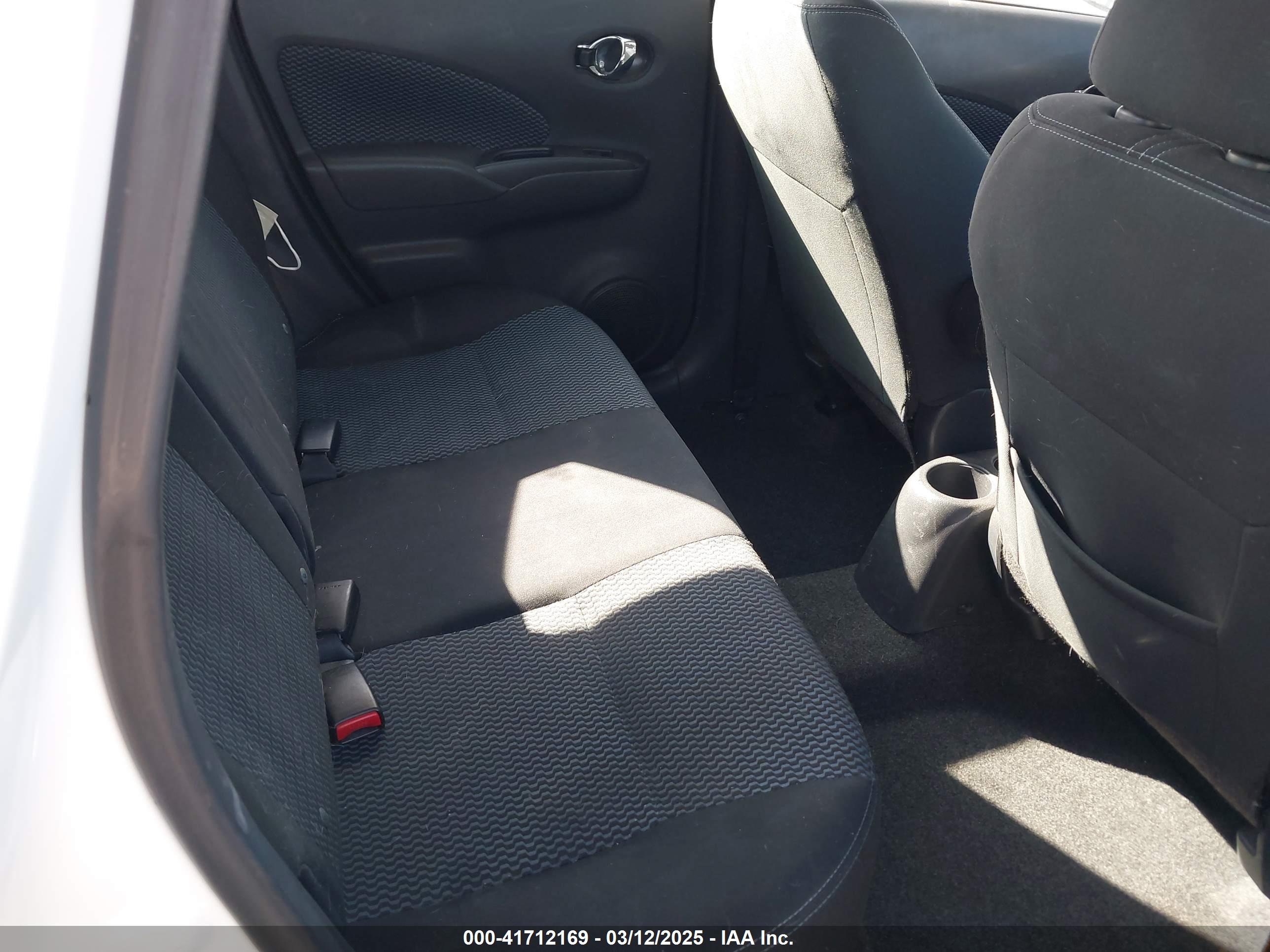 NISSAN VERSA image 8