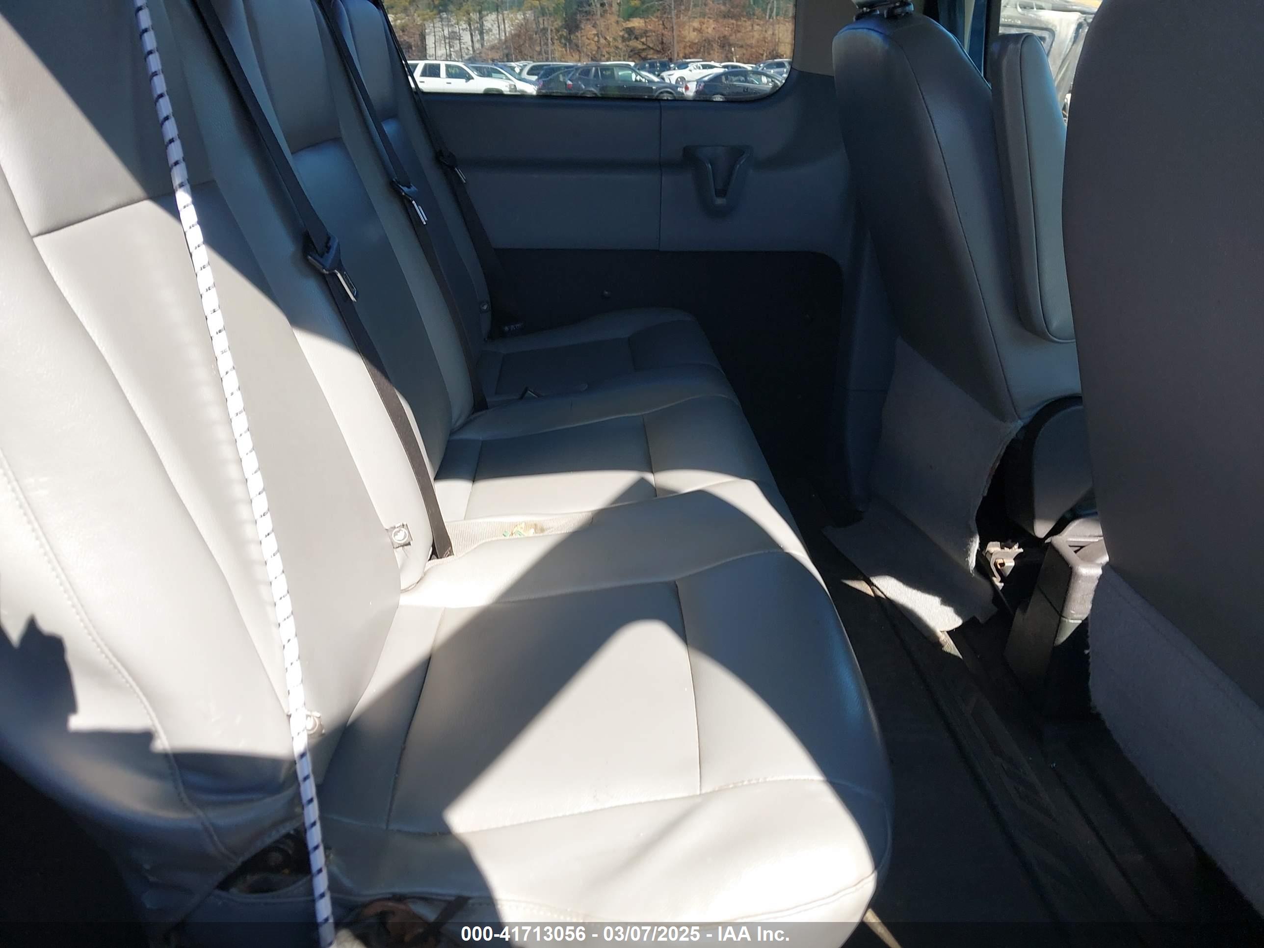 FORD TRANSIT-150 image 8