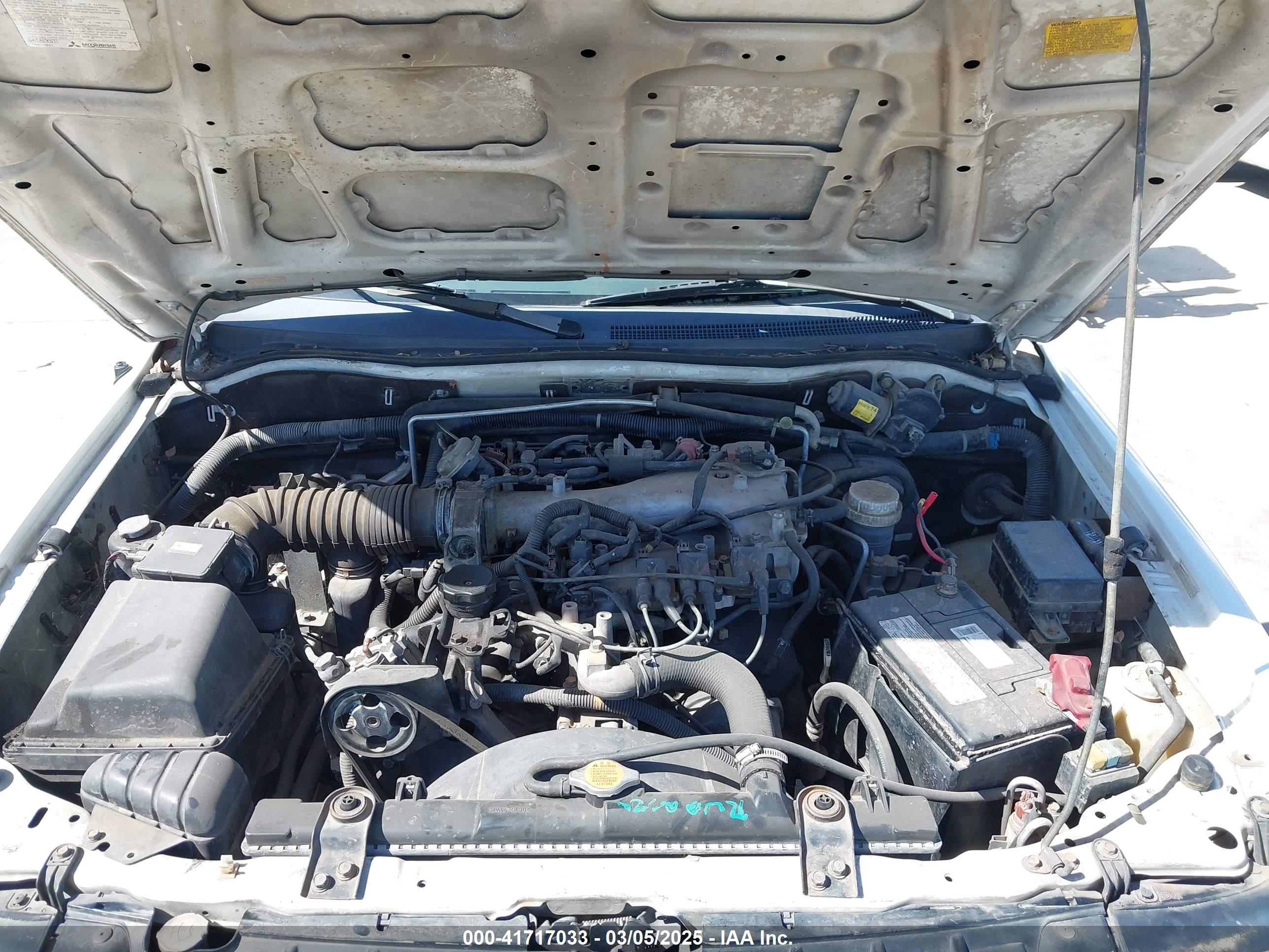 MITSUBISHI MONTERO image 10