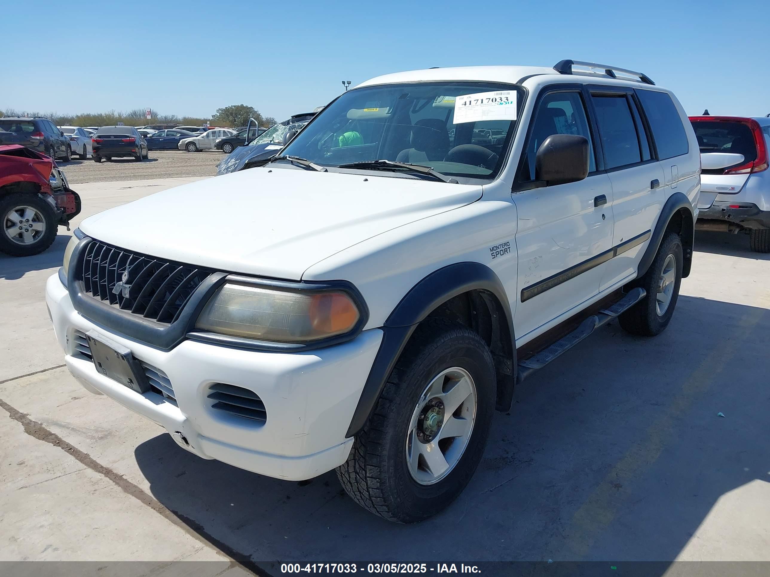 MITSUBISHI MONTERO image 2