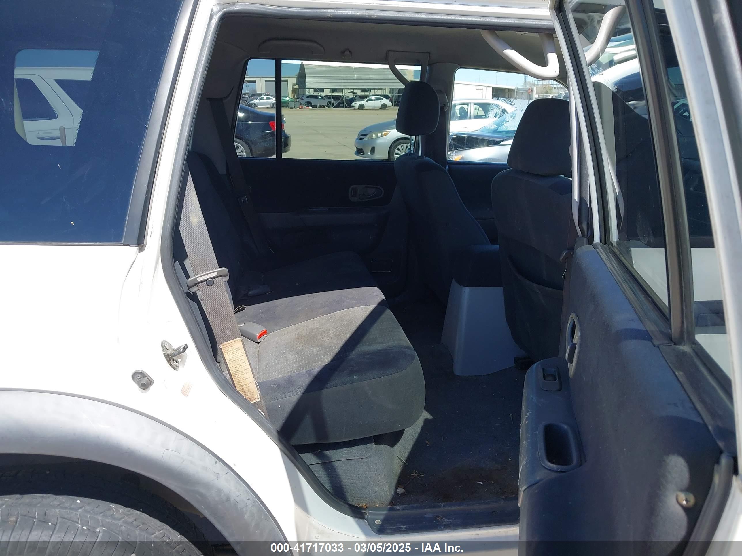 MITSUBISHI MONTERO image 8