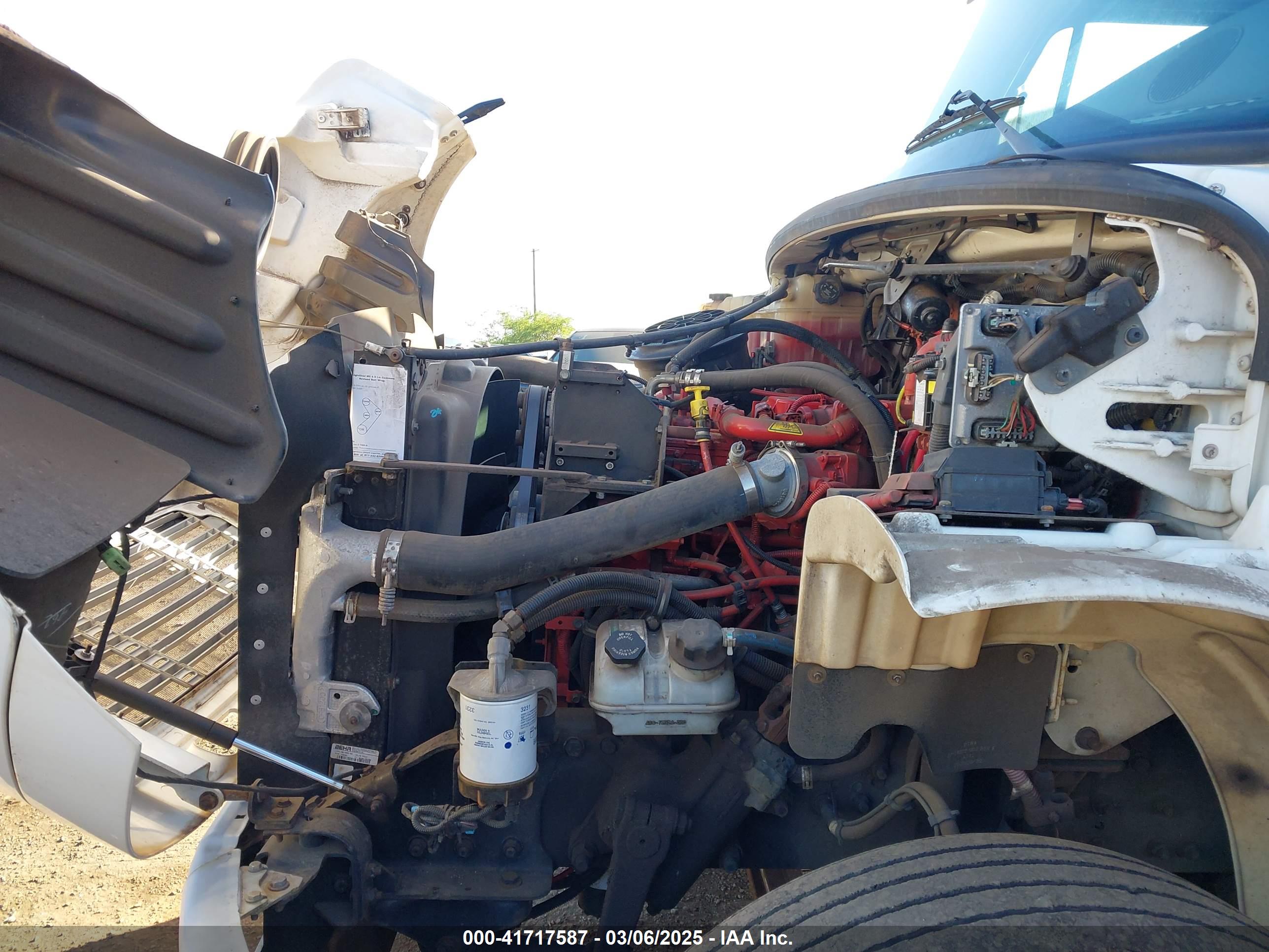 FREIGHTLINER M2 image 10