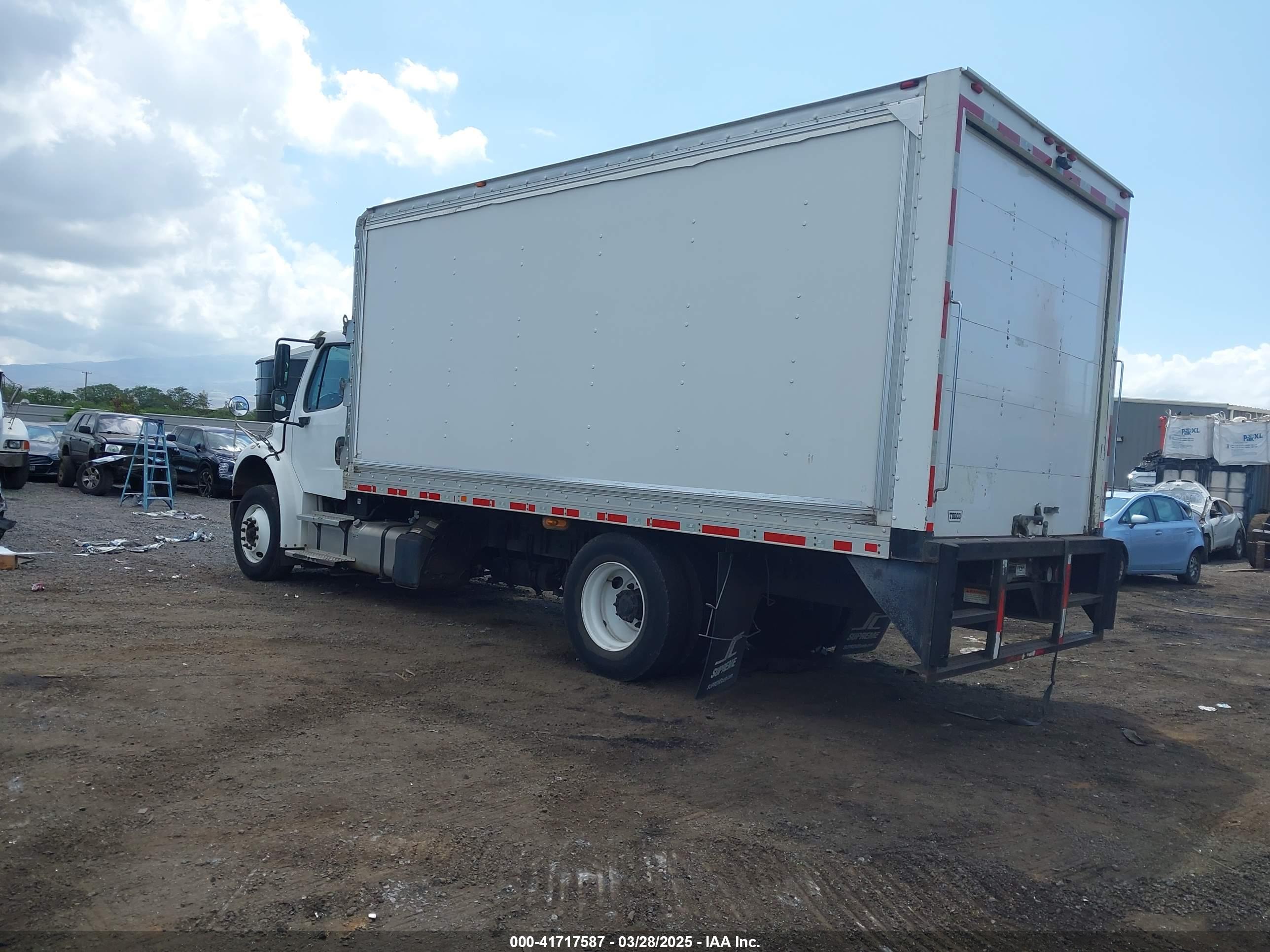 FREIGHTLINER M2 image 3