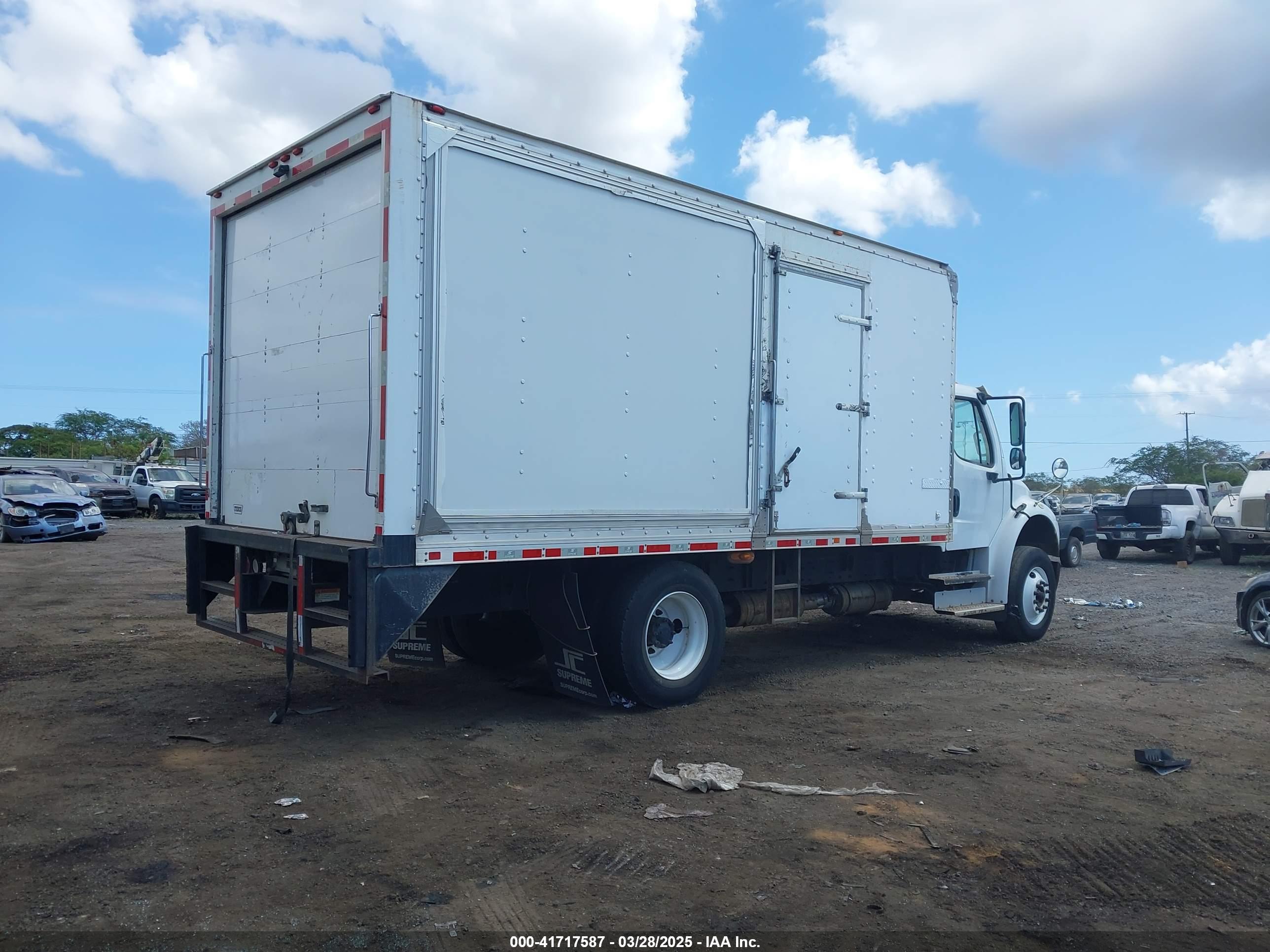 FREIGHTLINER M2 image 4