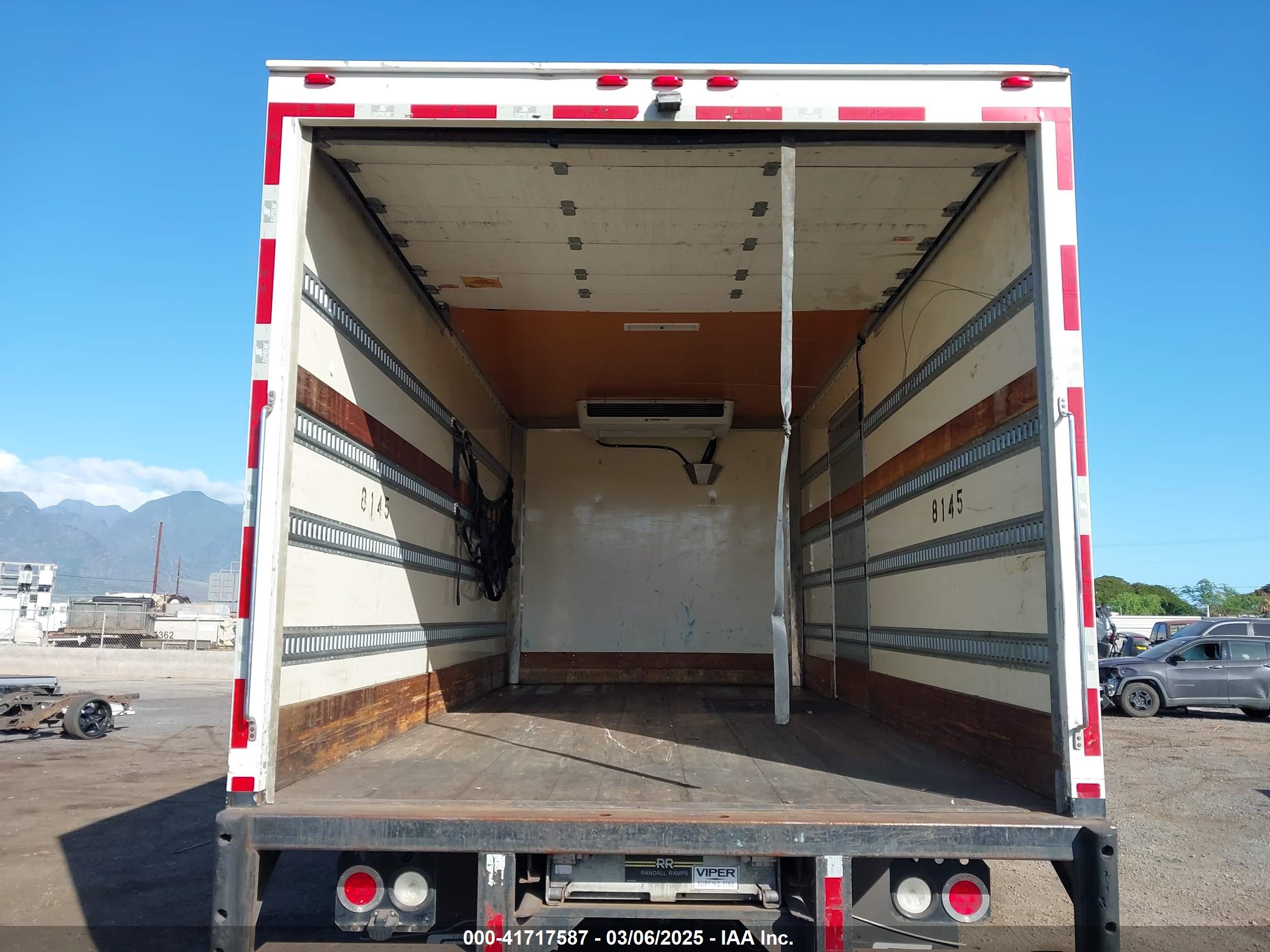 FREIGHTLINER M2 image 7