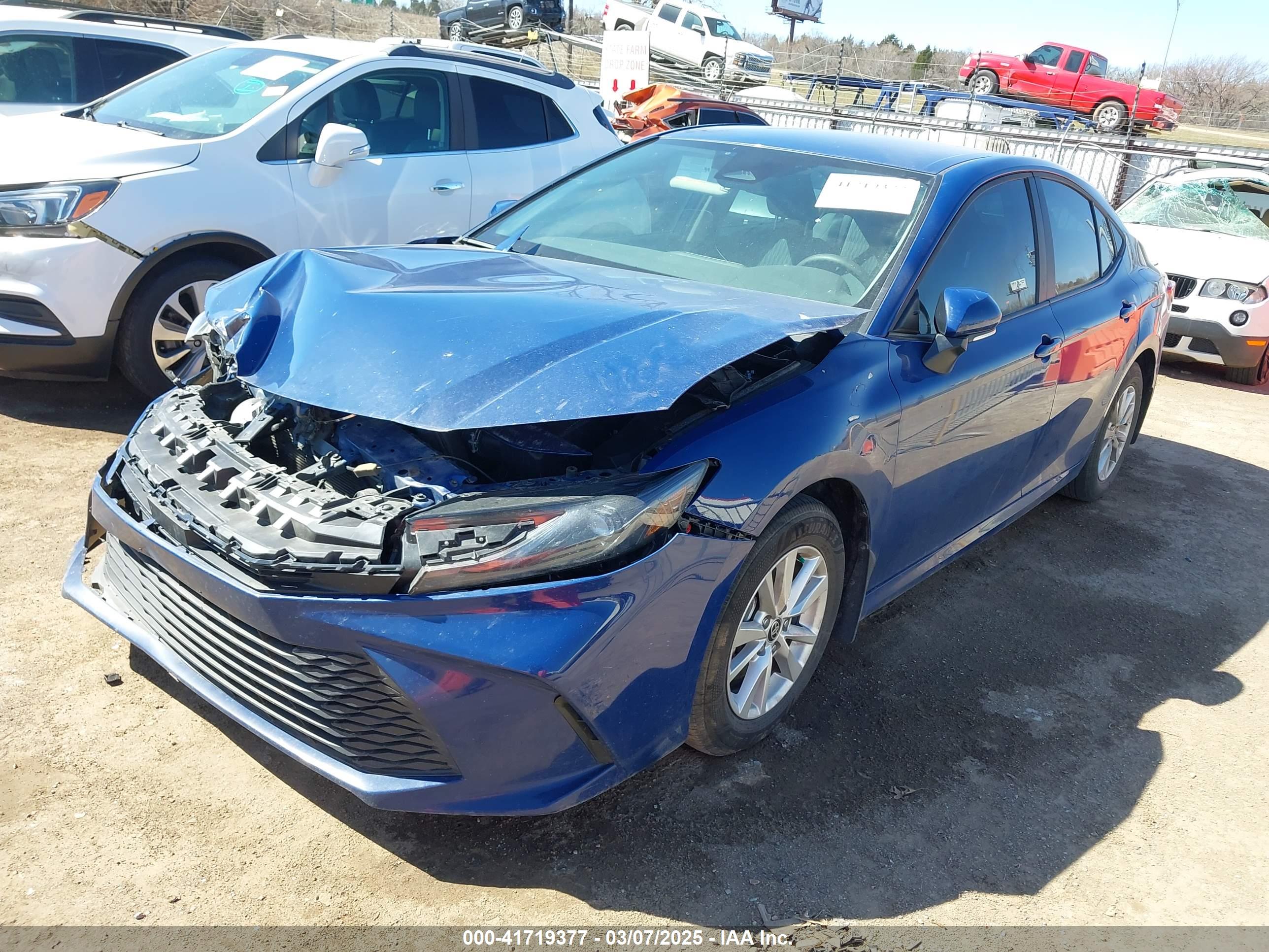 TOYOTA CAMRY image 2
