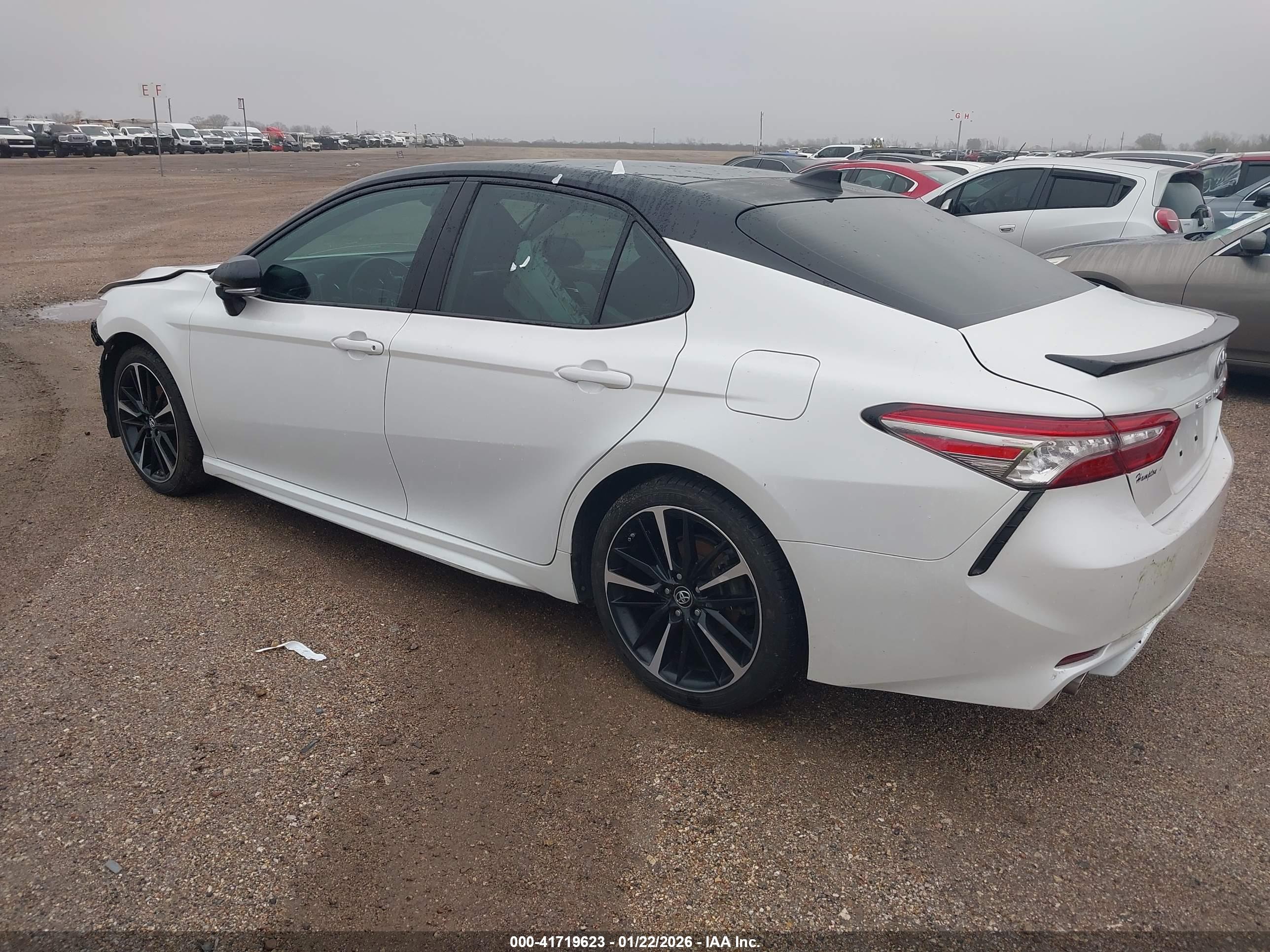 TOYOTA CAMRY image 3
