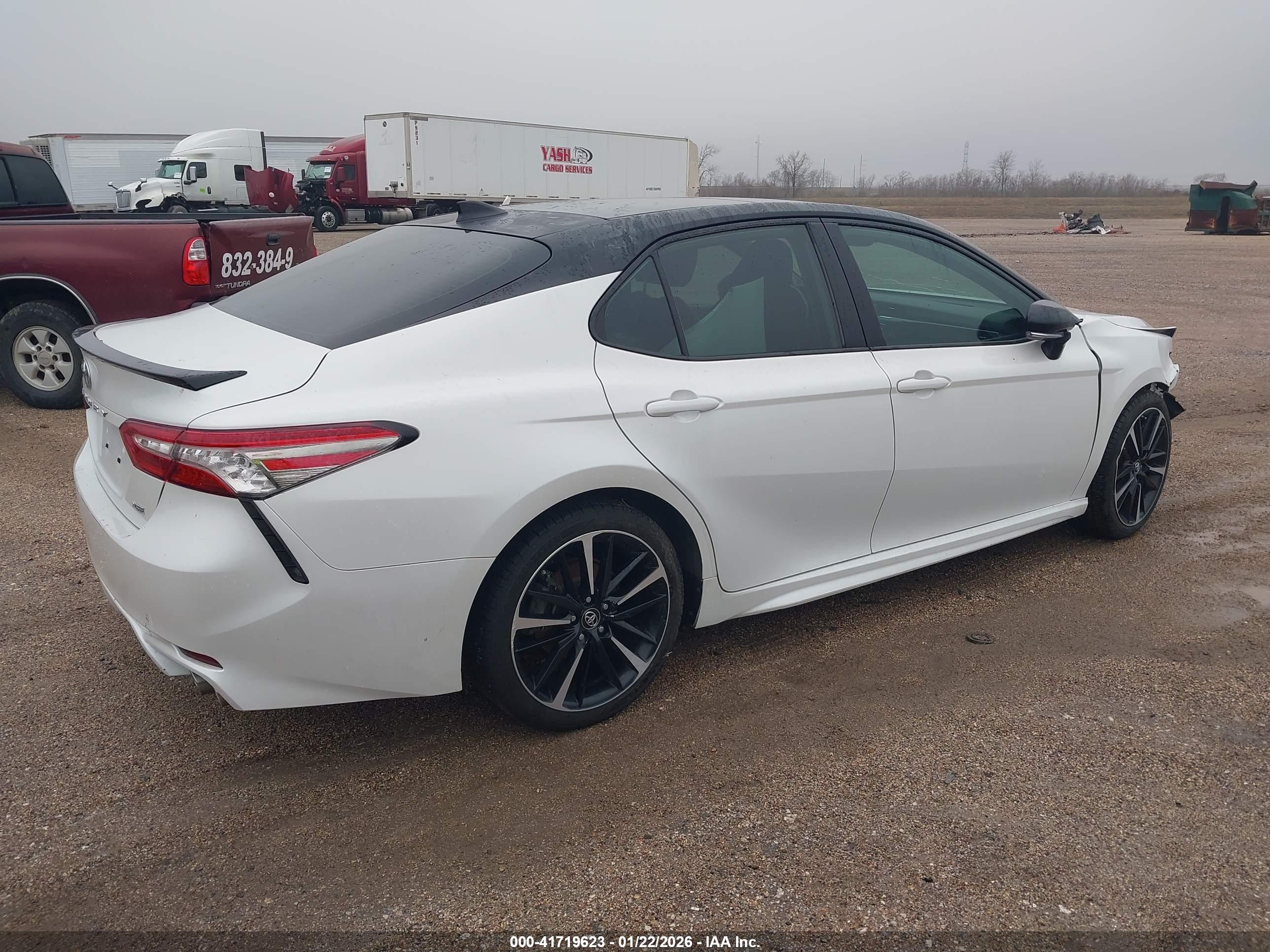 TOYOTA CAMRY image 4