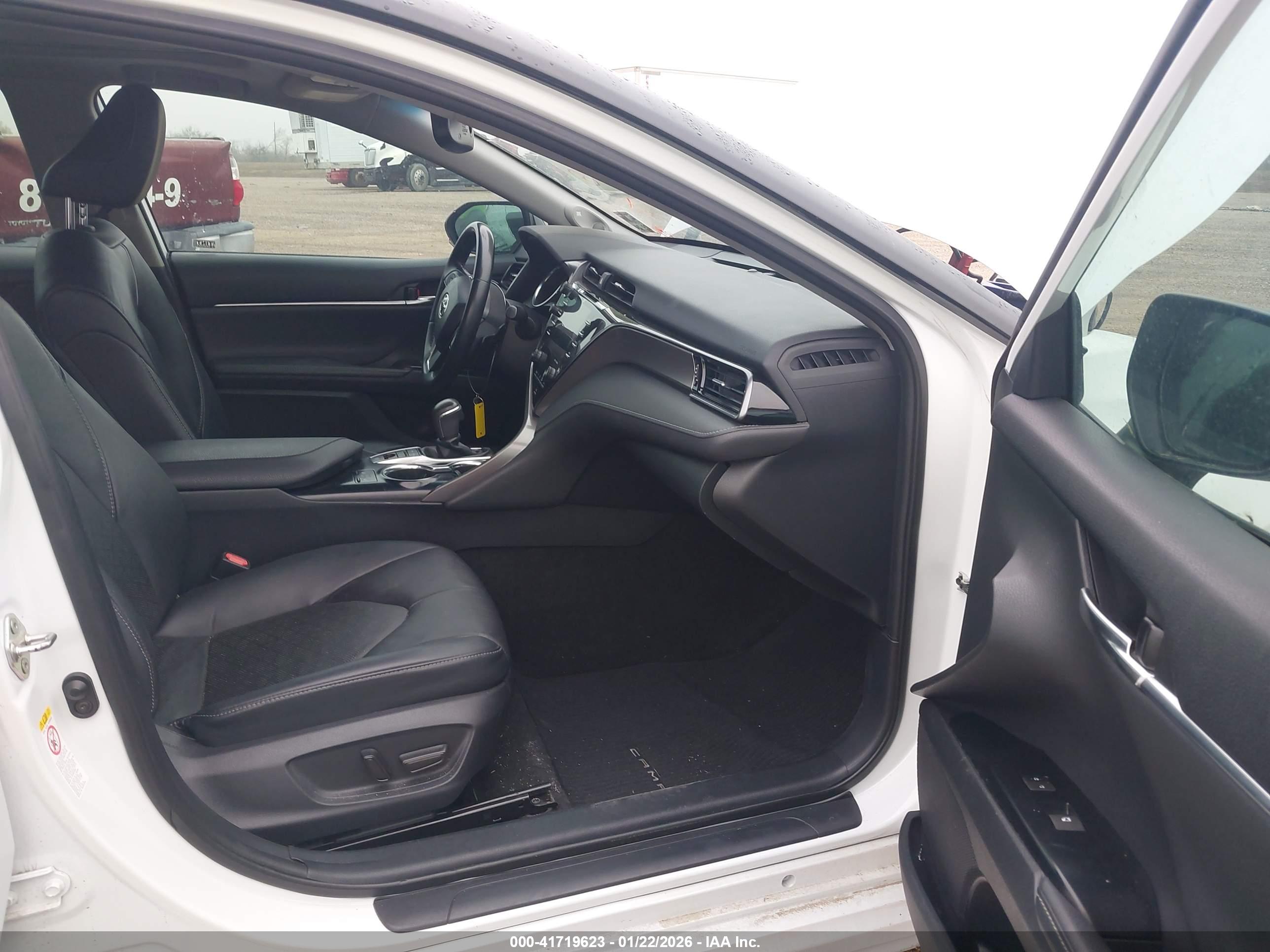 TOYOTA CAMRY image 5