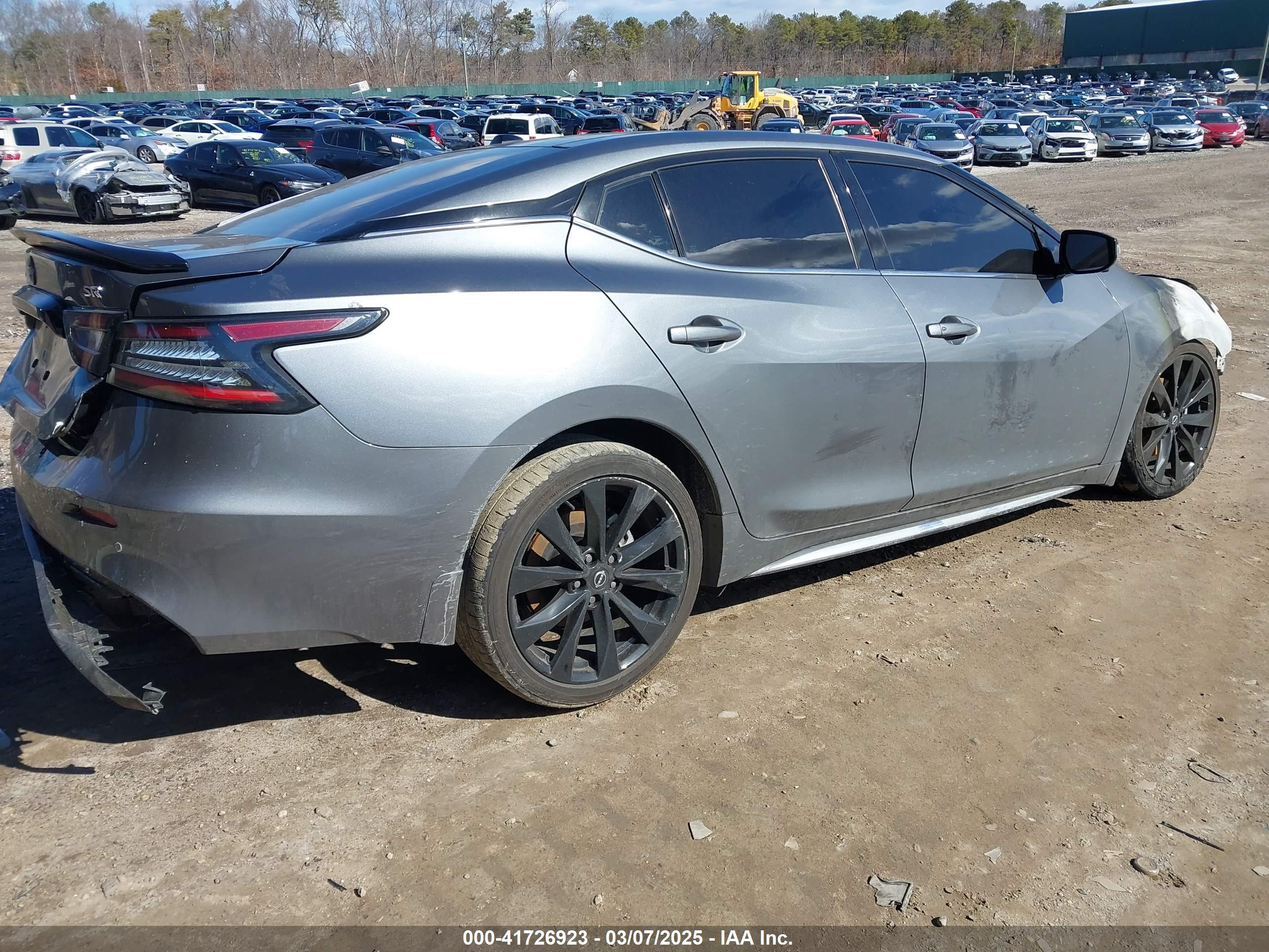 NISSAN MAXIMA image 4