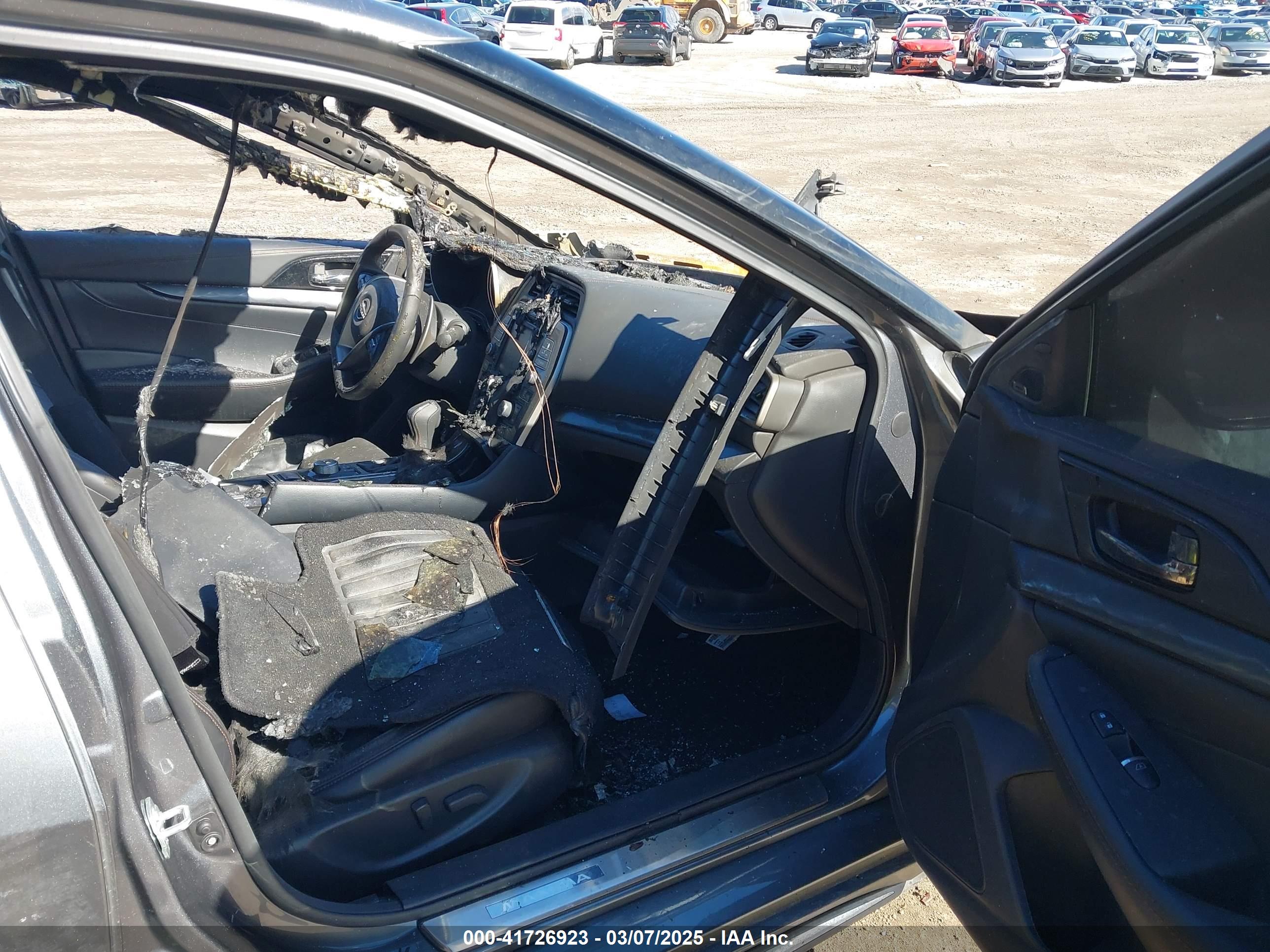 NISSAN MAXIMA image 5