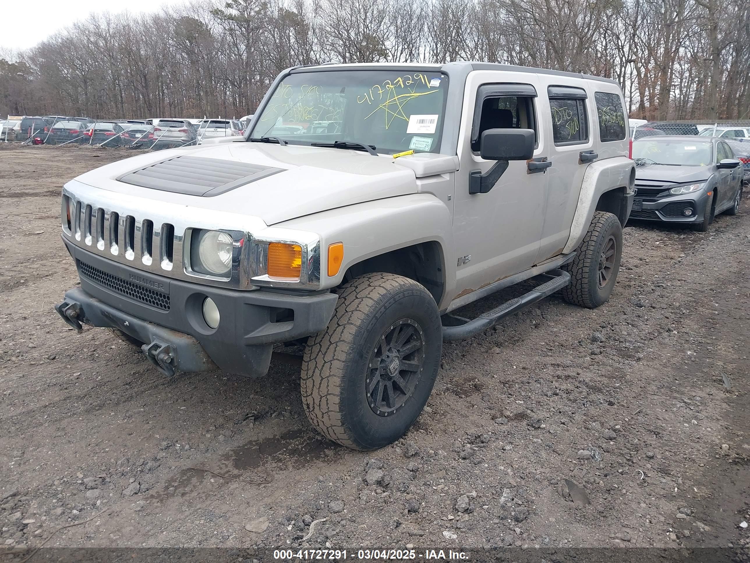 HUMMER H3 image 2