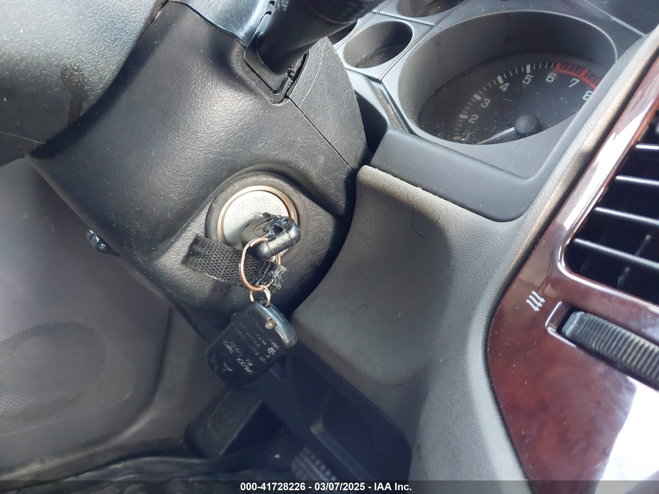 MITSUBISHI MONTERO image 11