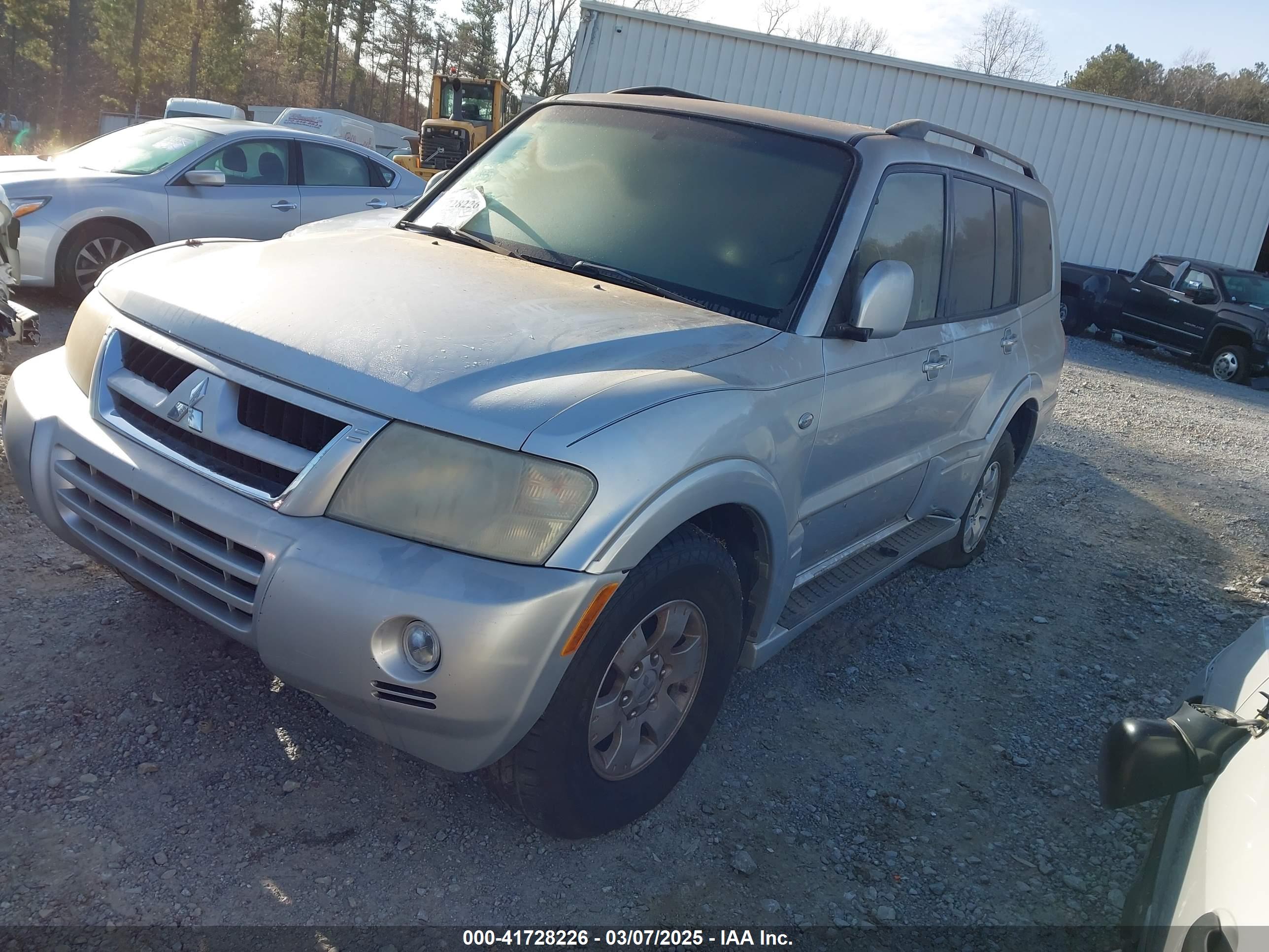 MITSUBISHI MONTERO image 2