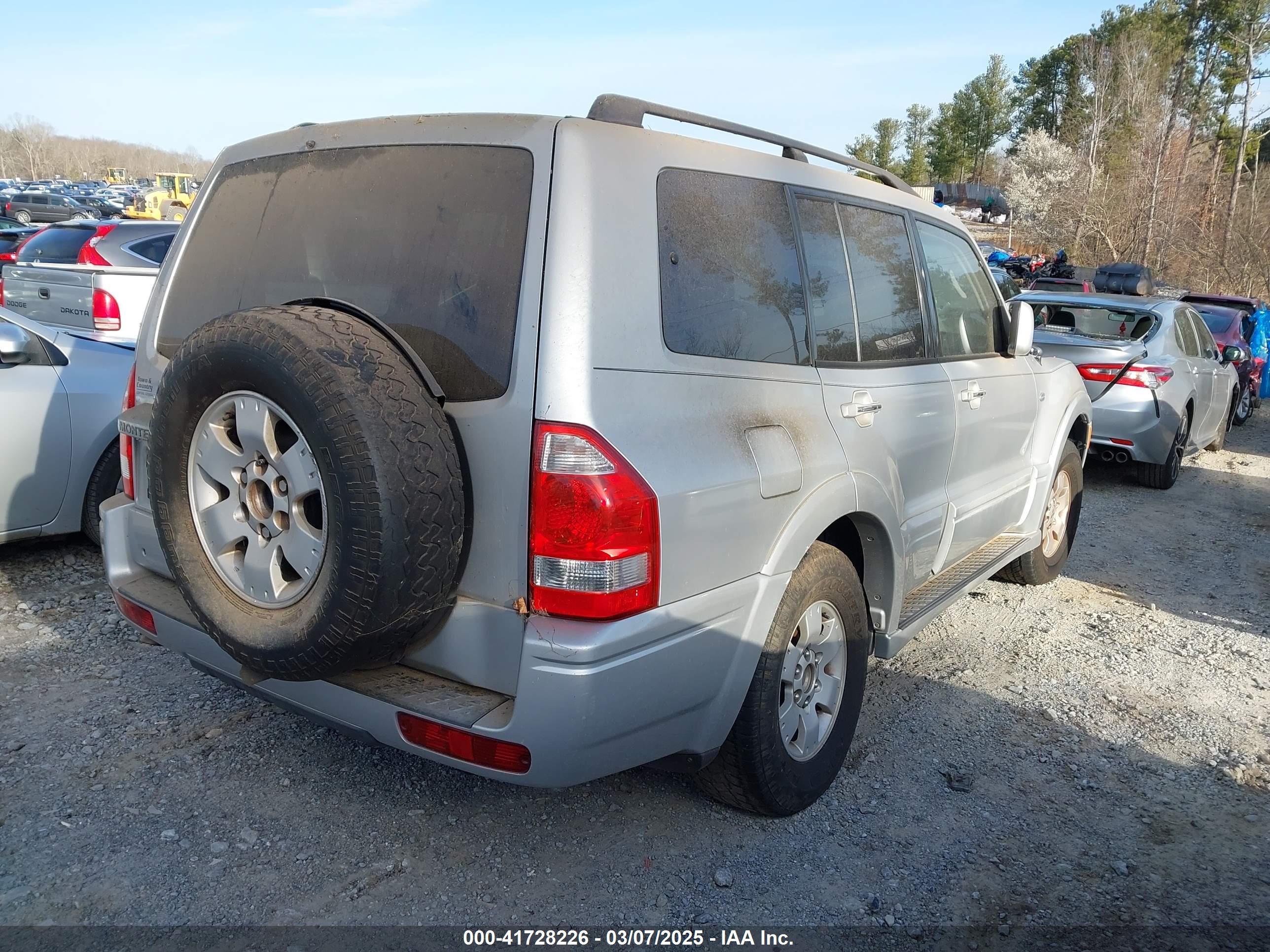 MITSUBISHI MONTERO image 4