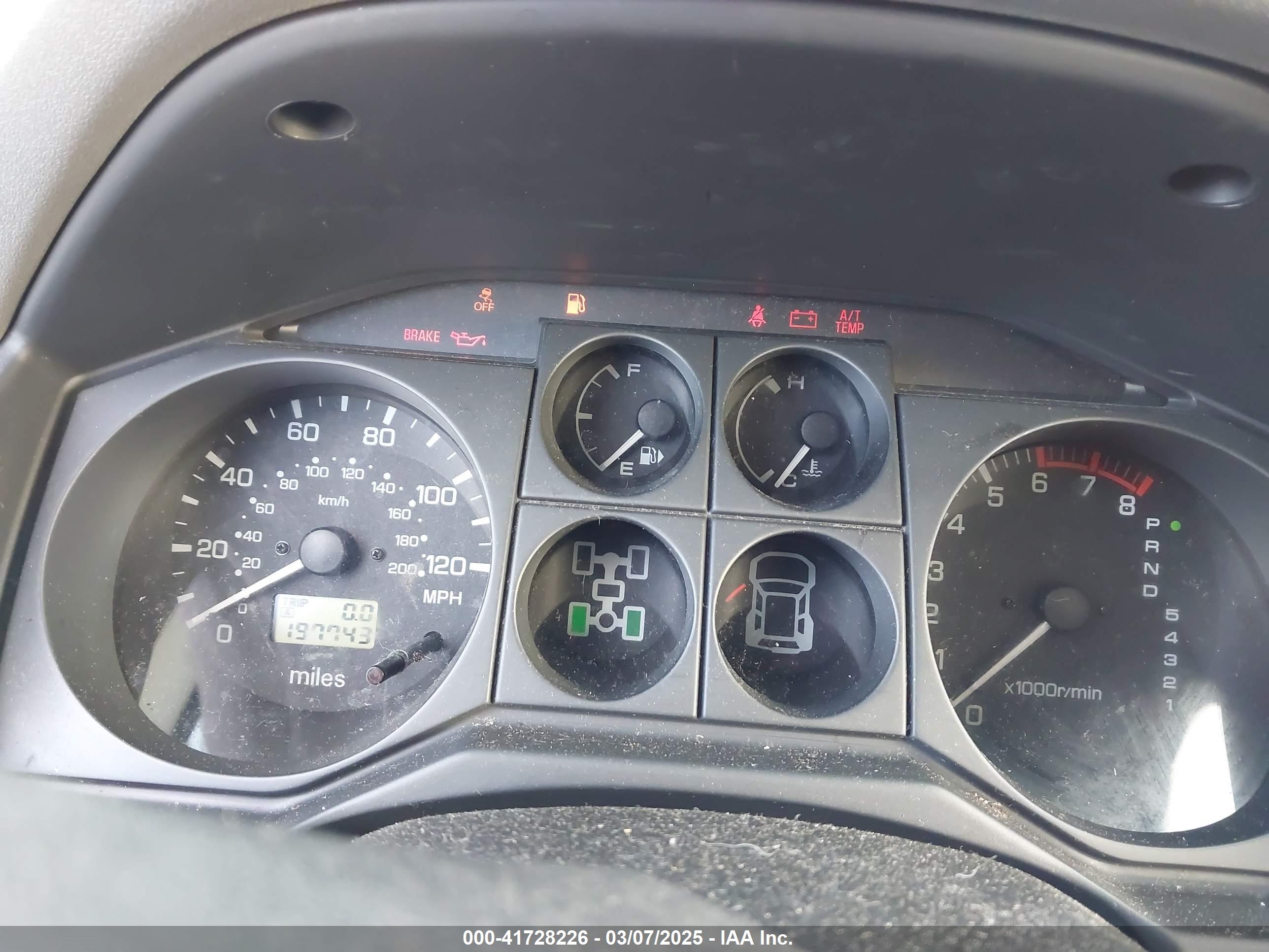MITSUBISHI MONTERO image 7