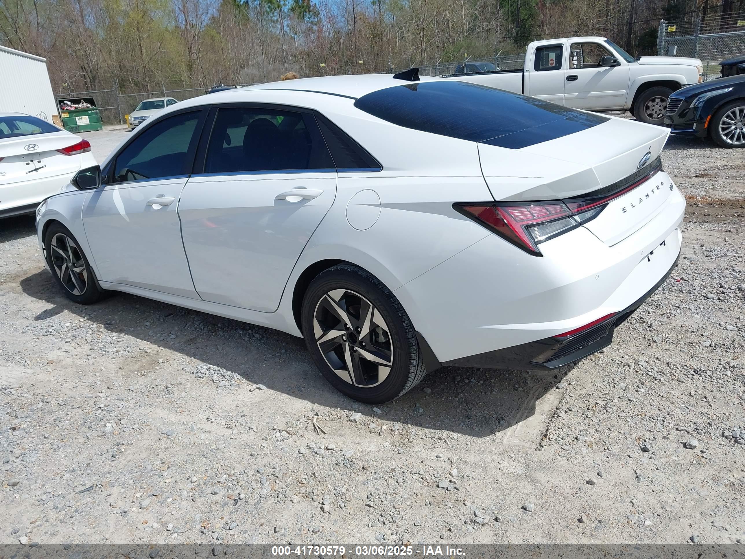HYUNDAI ELANTRA image 3