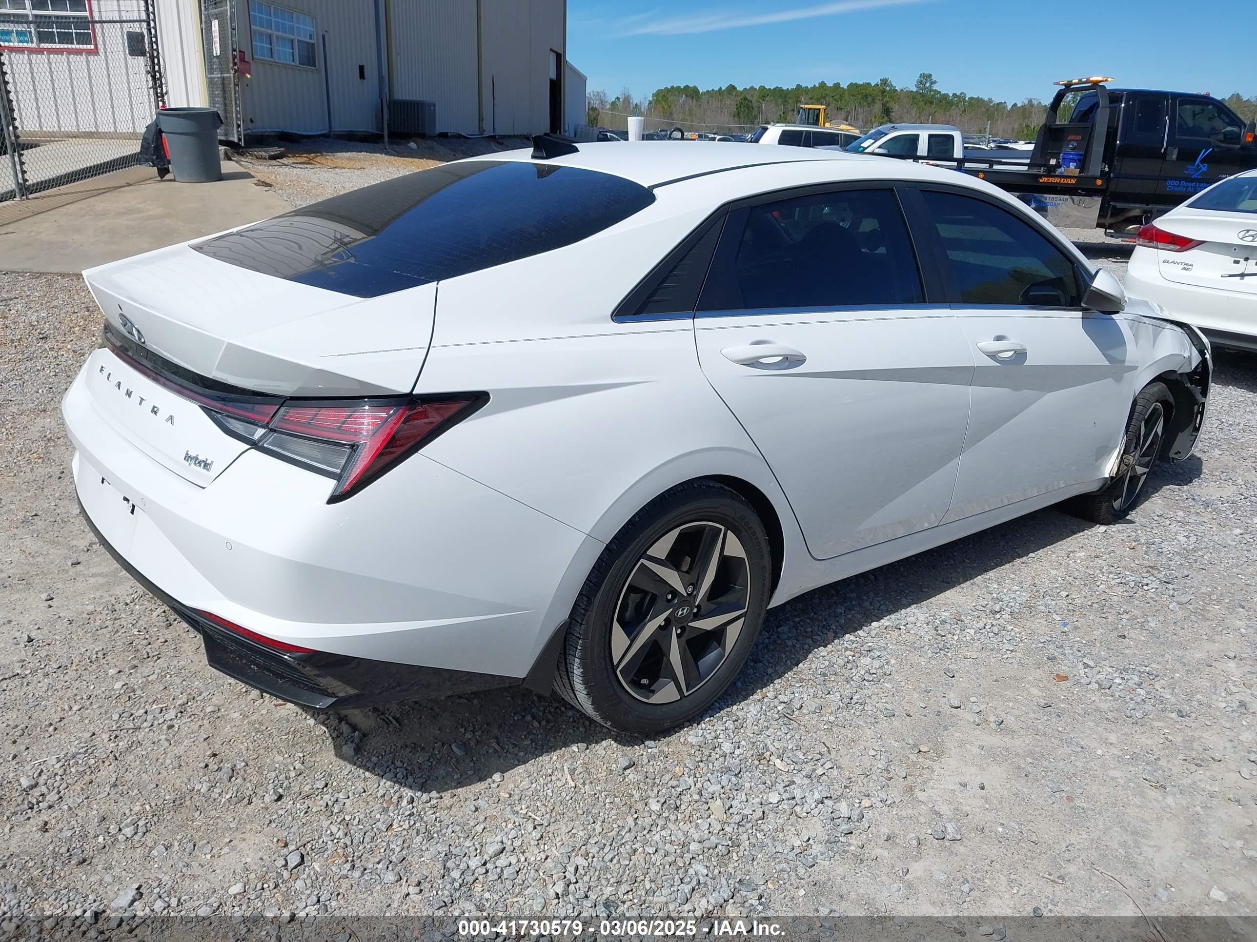 HYUNDAI ELANTRA image 4