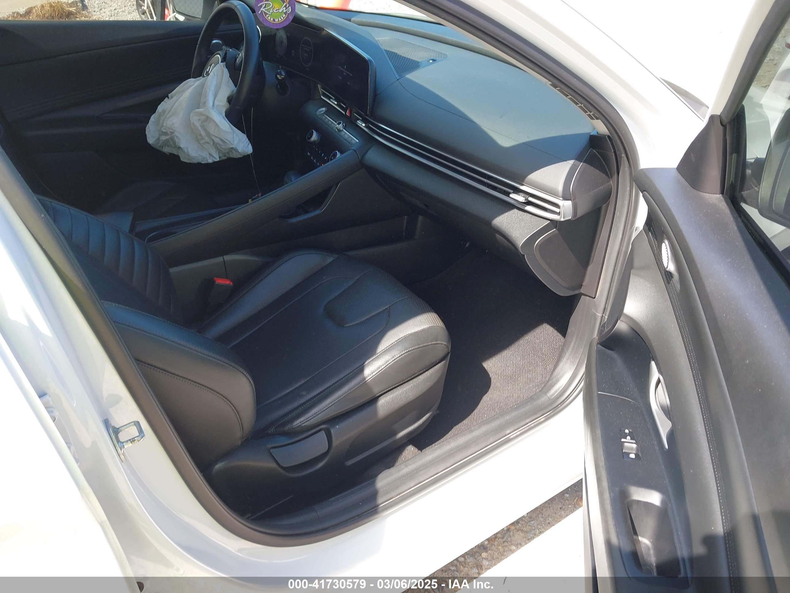 HYUNDAI ELANTRA image 5