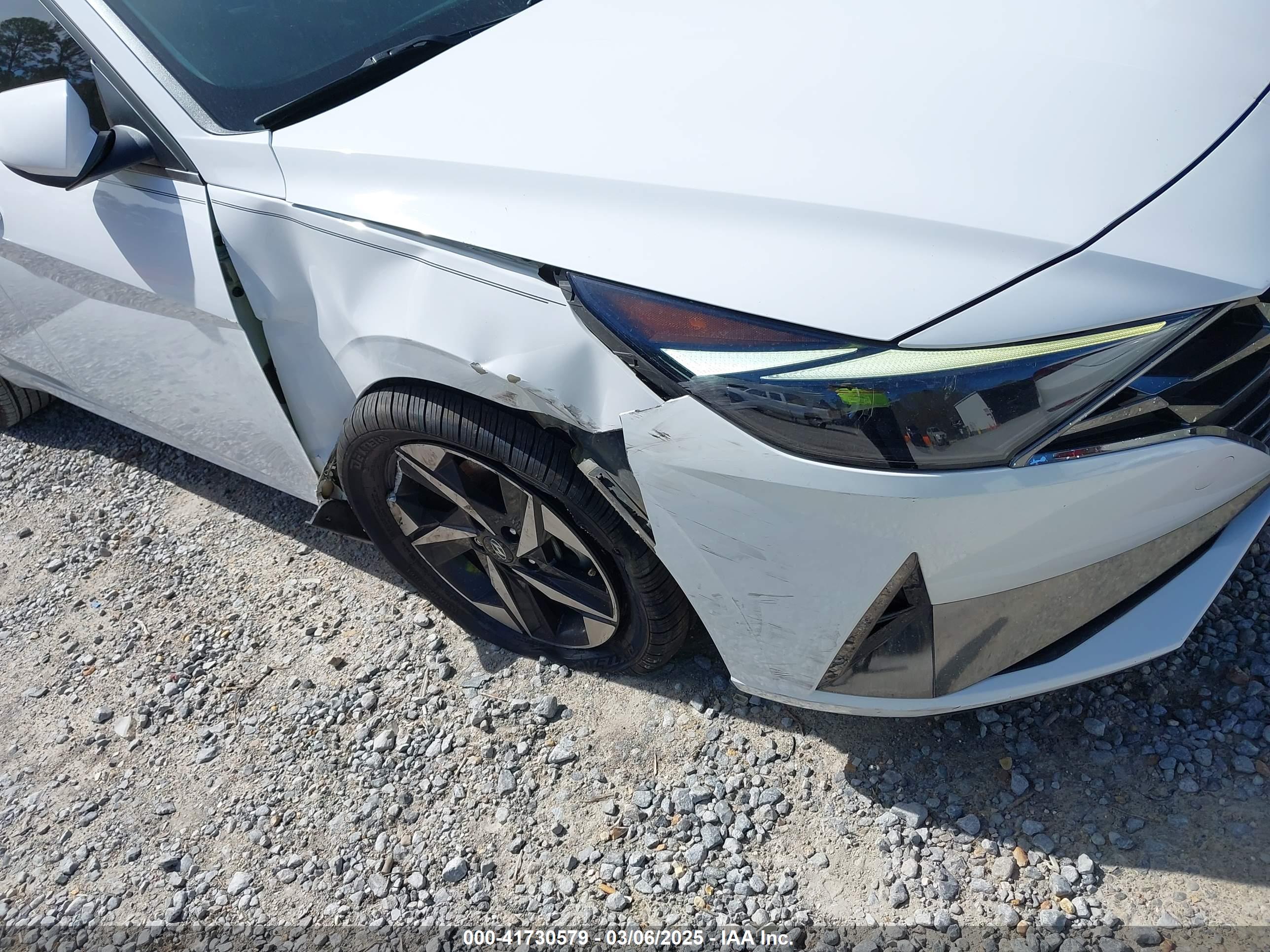HYUNDAI ELANTRA image 6