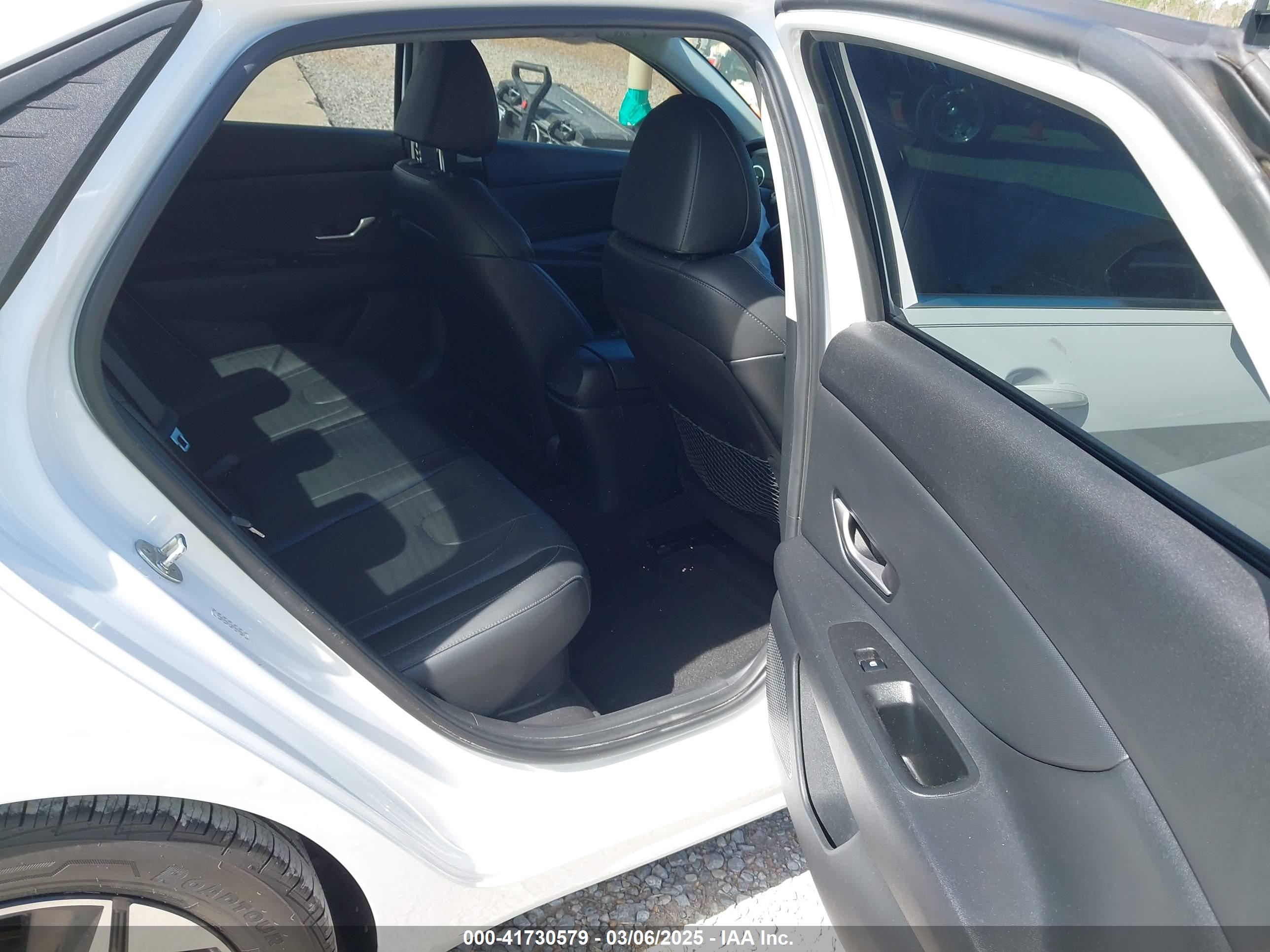 HYUNDAI ELANTRA image 8