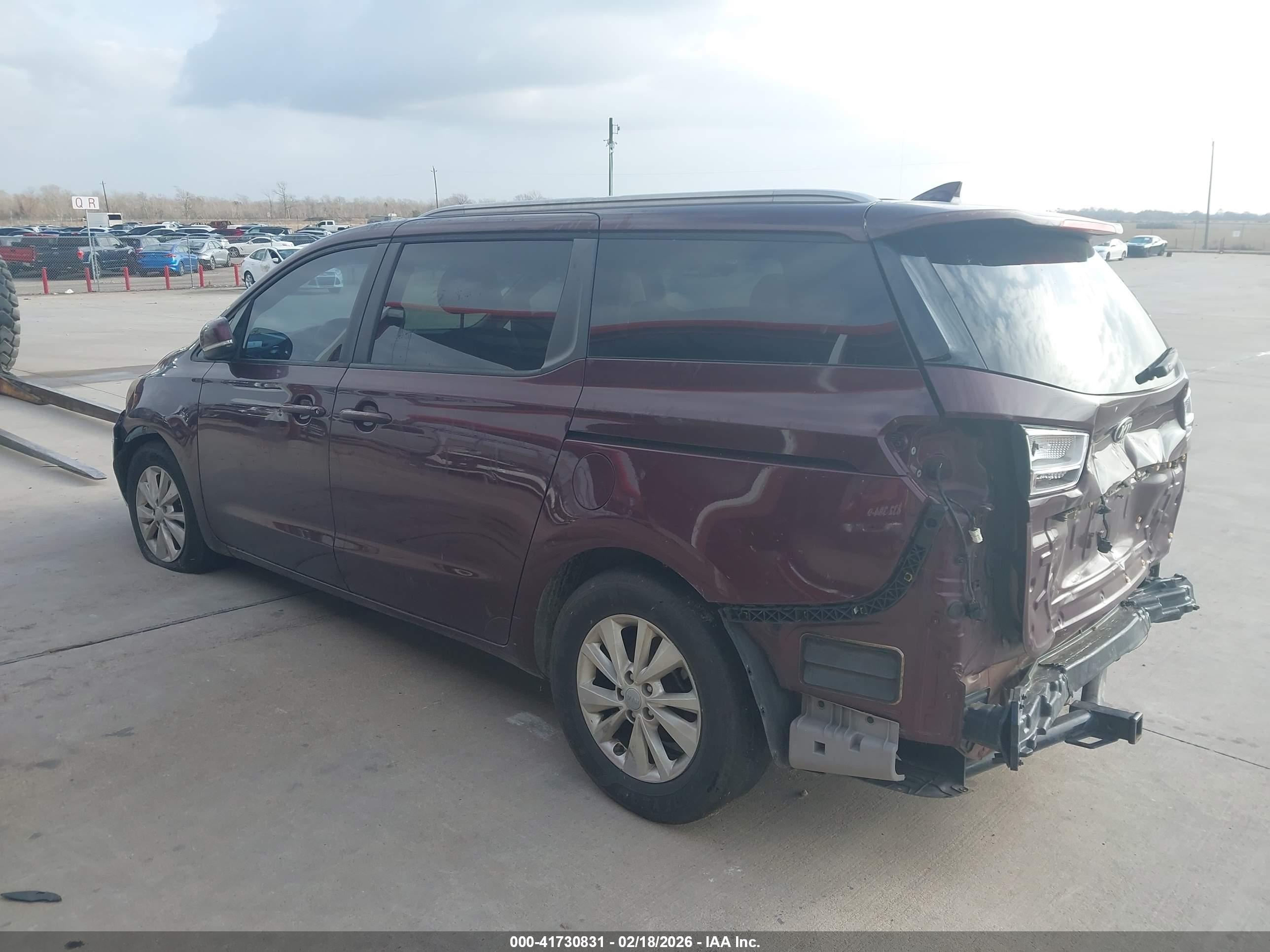 KIA SEDONA image 3