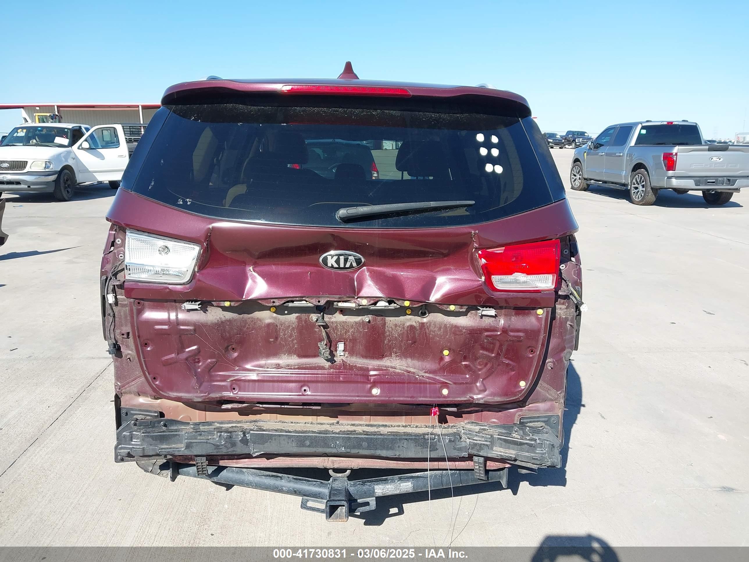 KIA SEDONA image 6