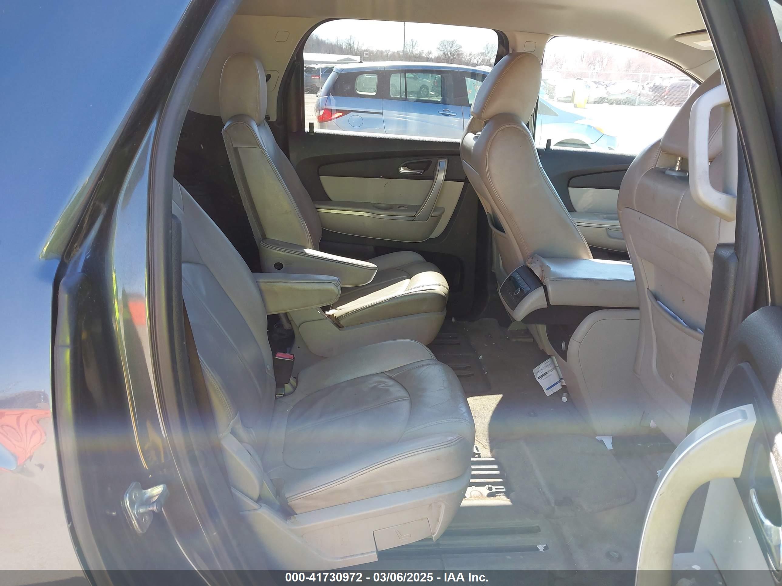 GMC ACADIA image 8