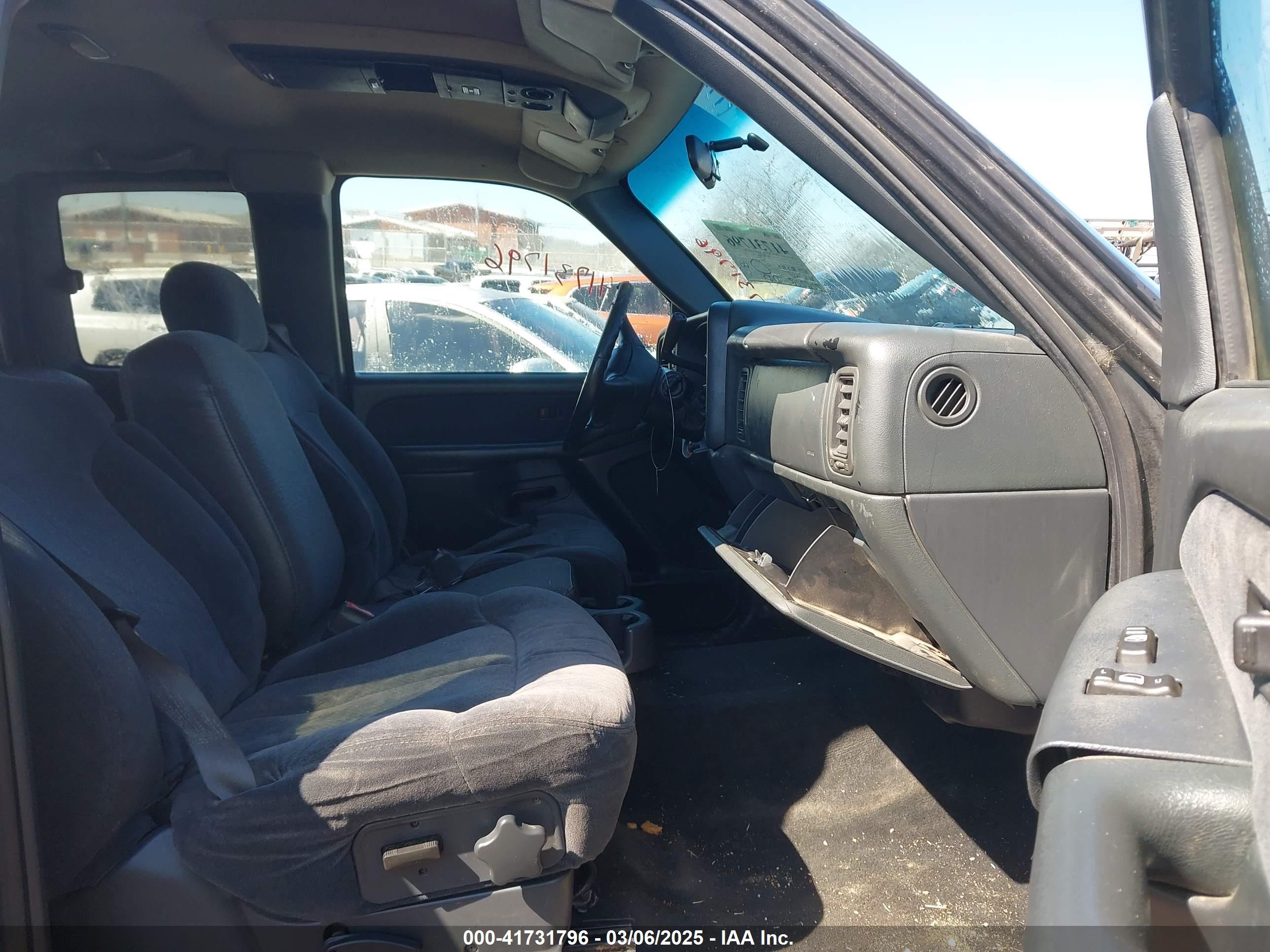 CHEVROLET SILVERADO image 5