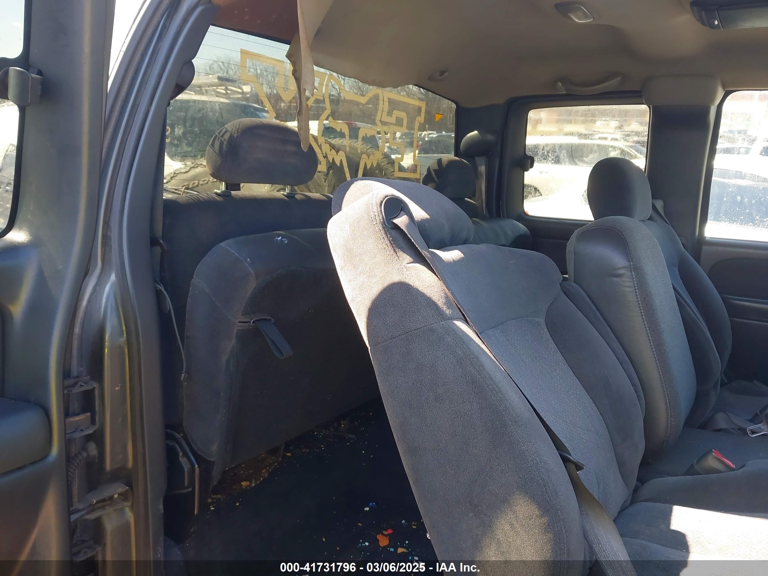 CHEVROLET SILVERADO image 8