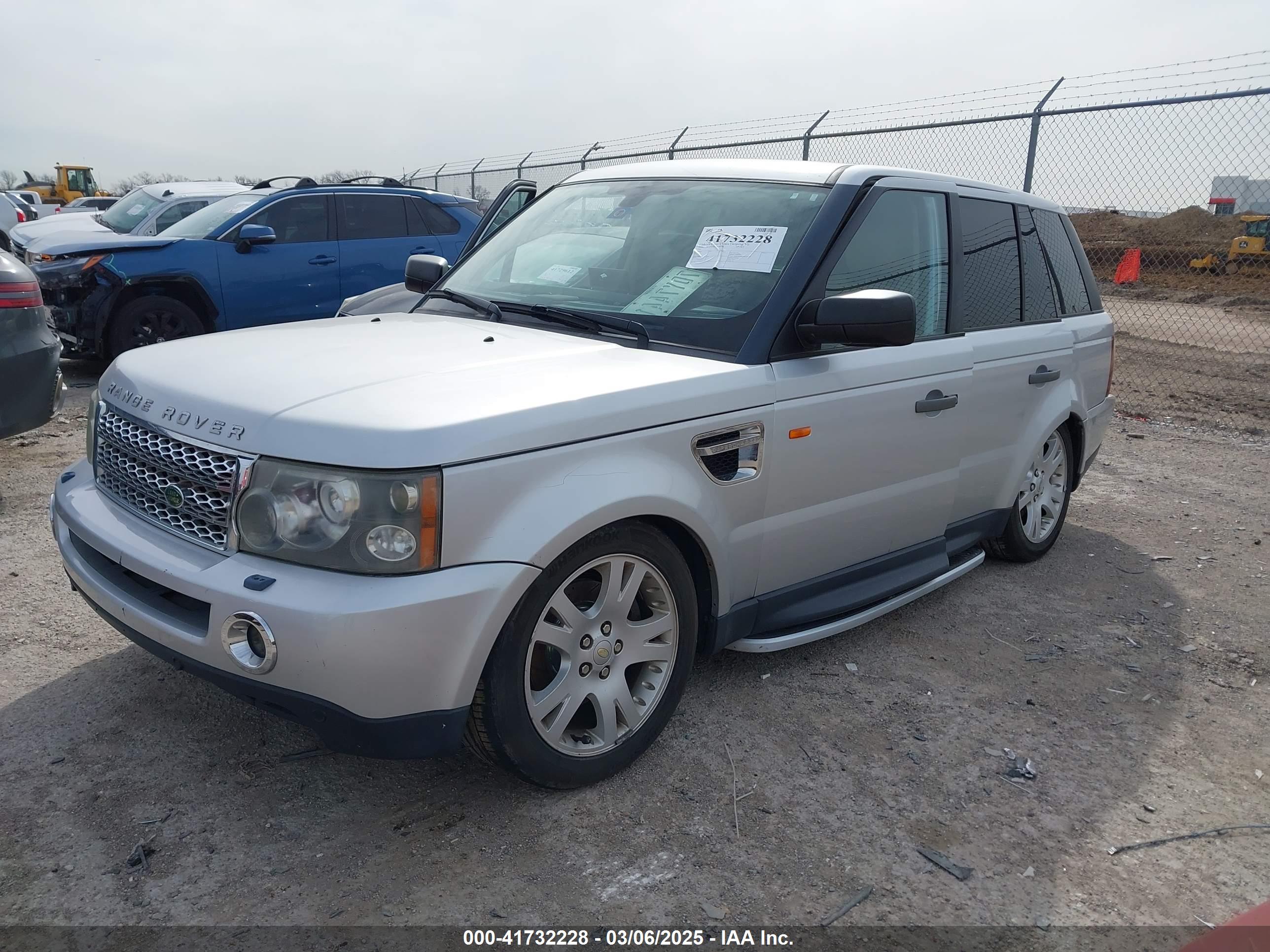 LAND ROVER image 2