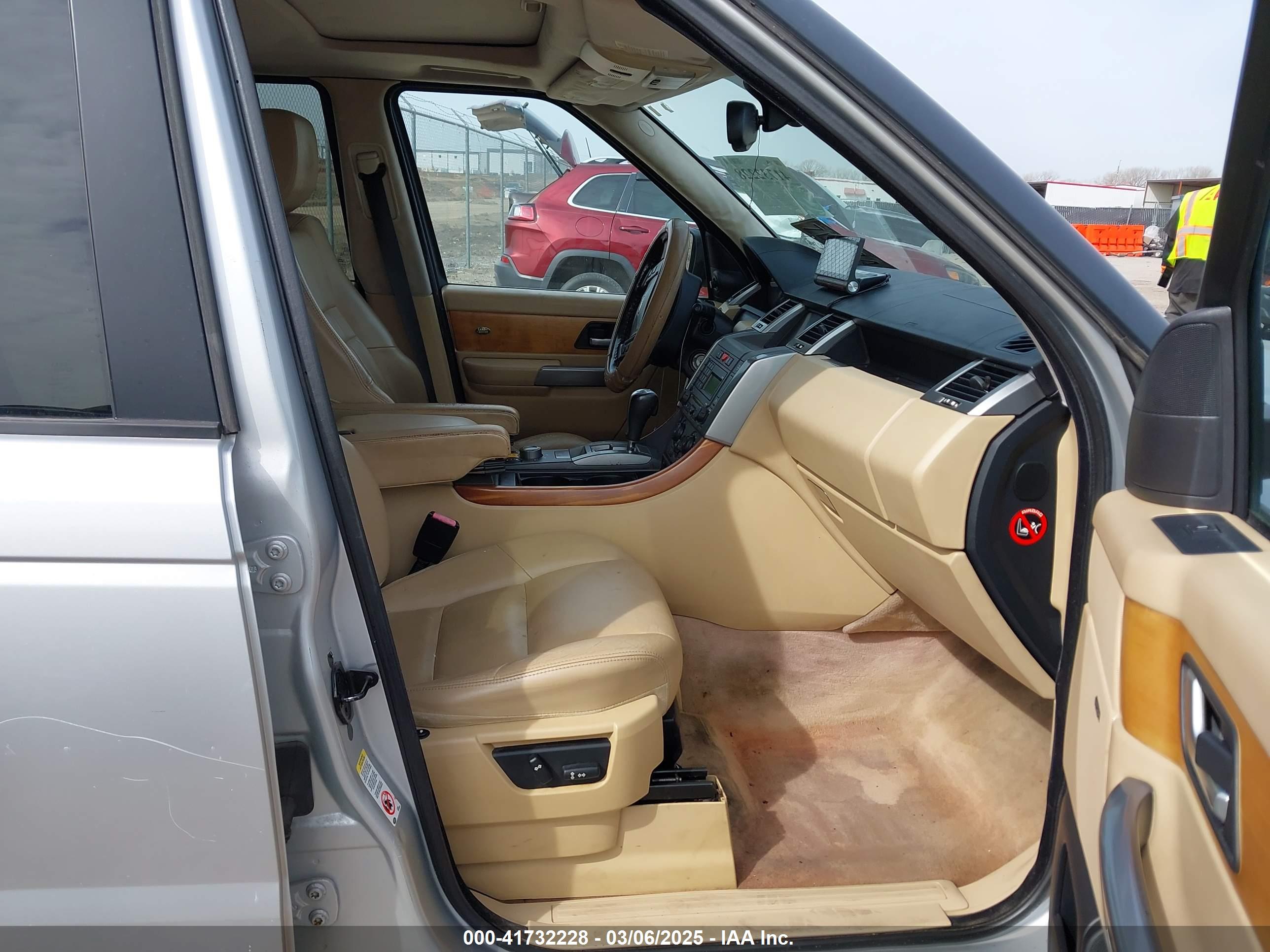 LAND ROVER image 5