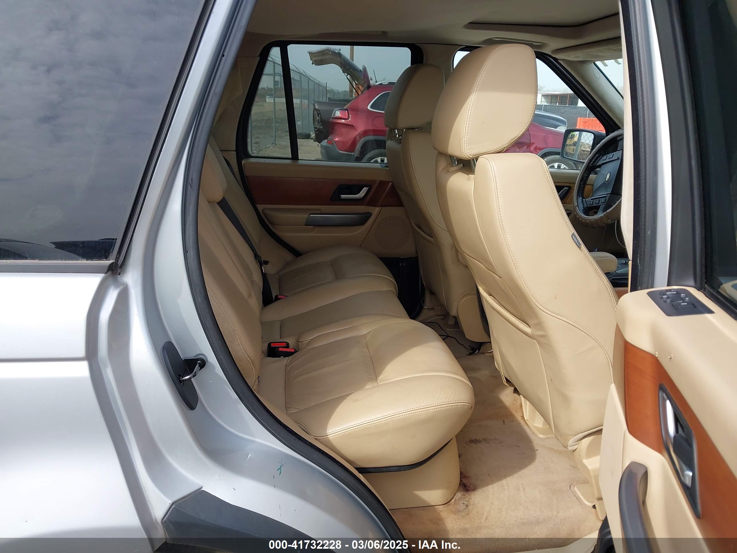 LAND ROVER image 8