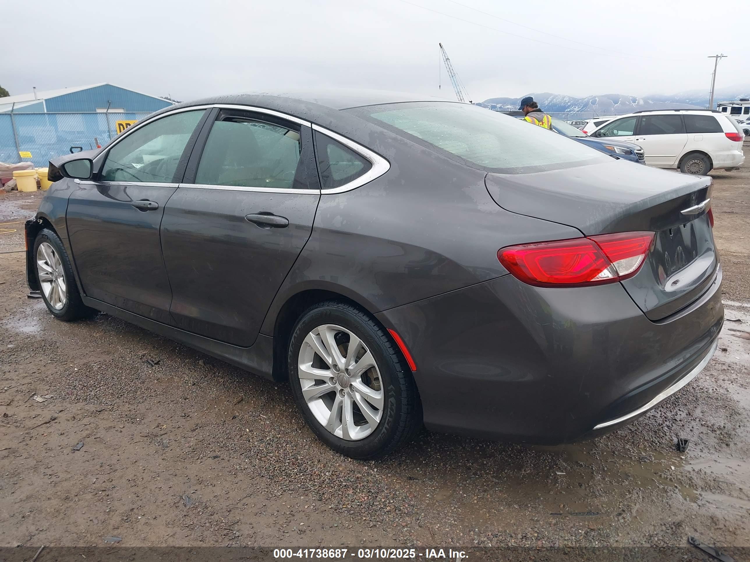 CHRYSLER 200 image 3
