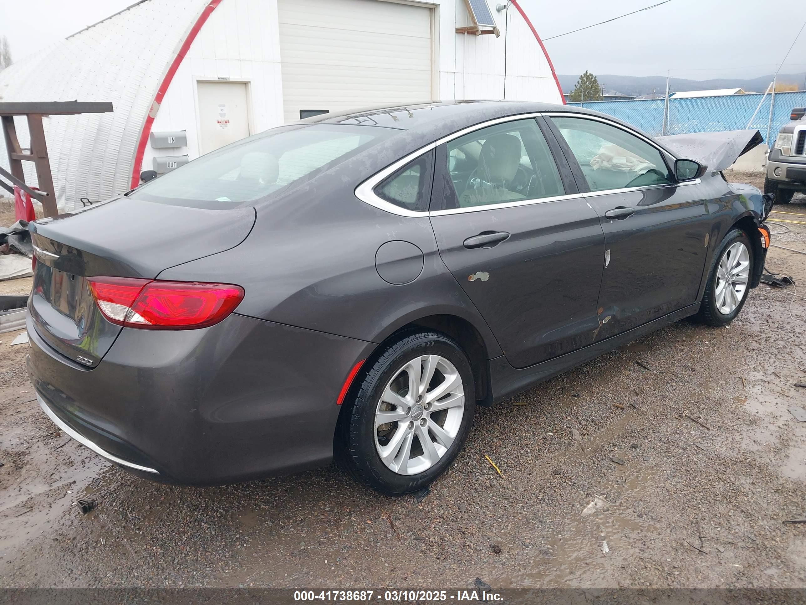 CHRYSLER 200 image 4