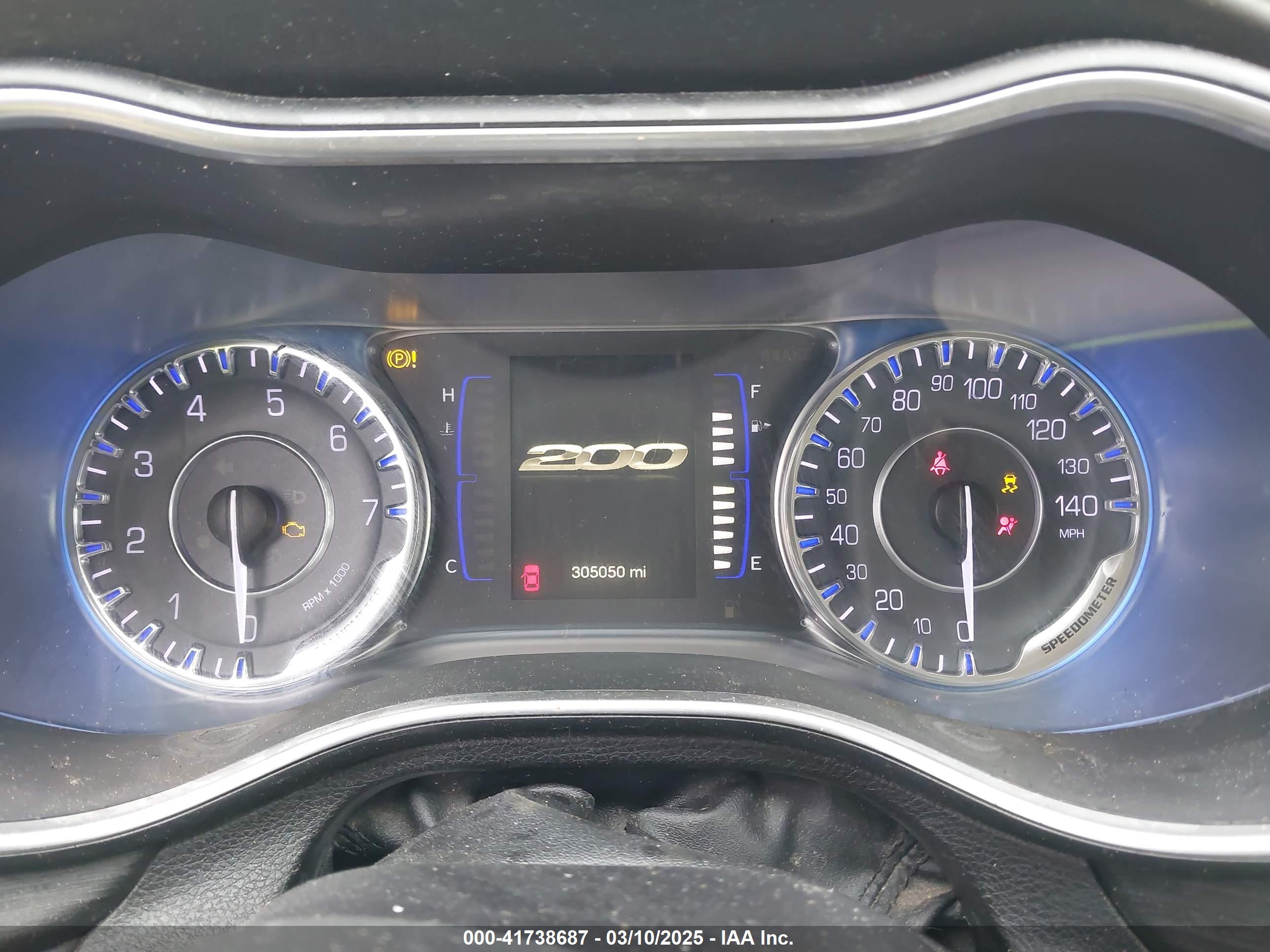 CHRYSLER 200 image 7