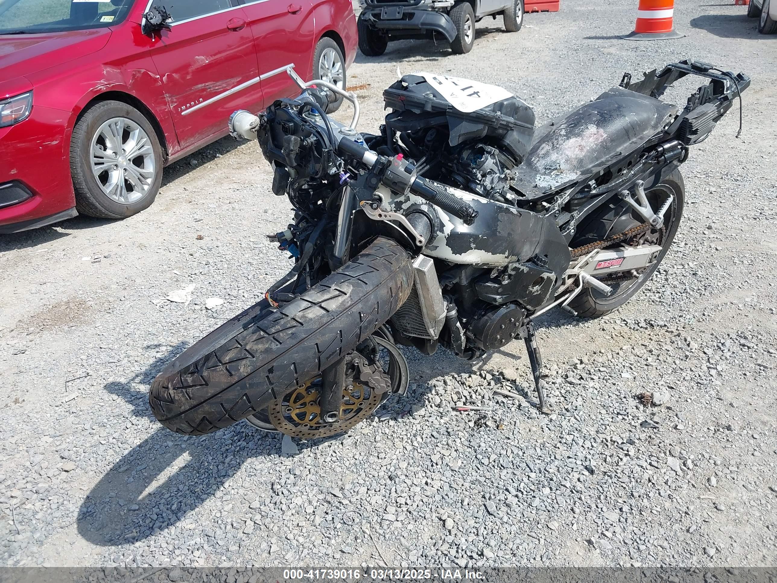 KAWASAKI ZX900 image 2