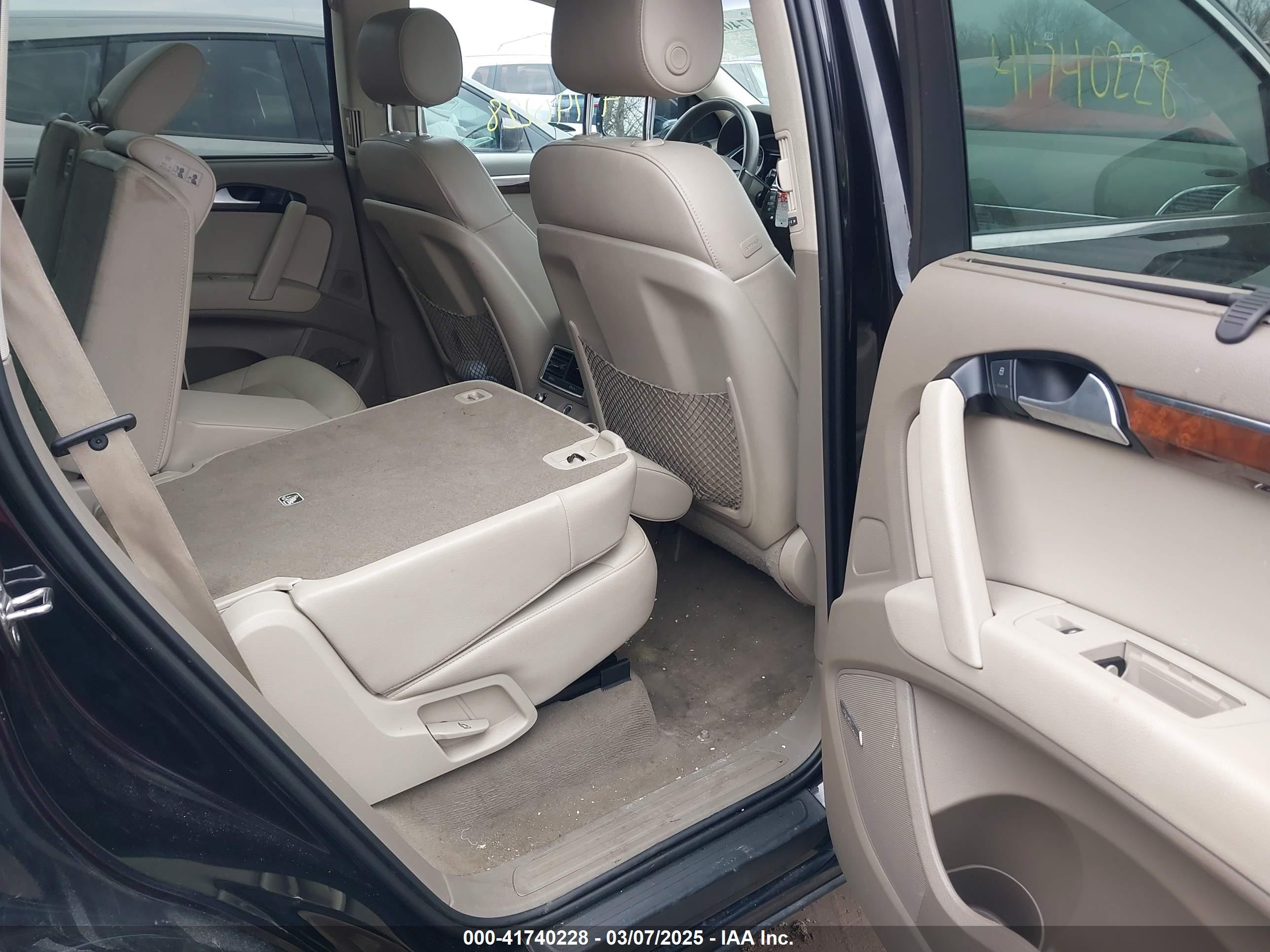 AUDI Q7 image 8