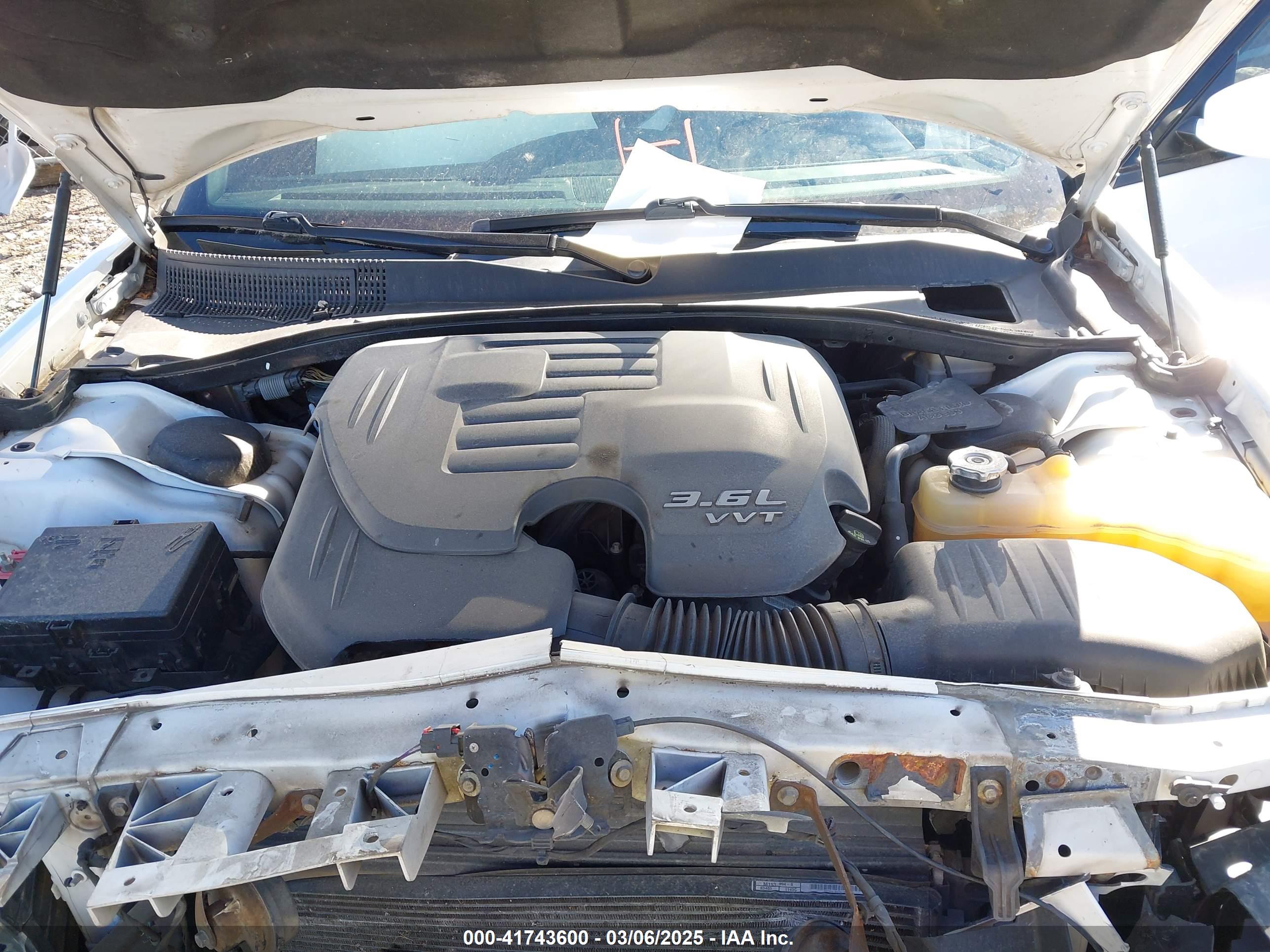 CHRYSLER 300 image 10