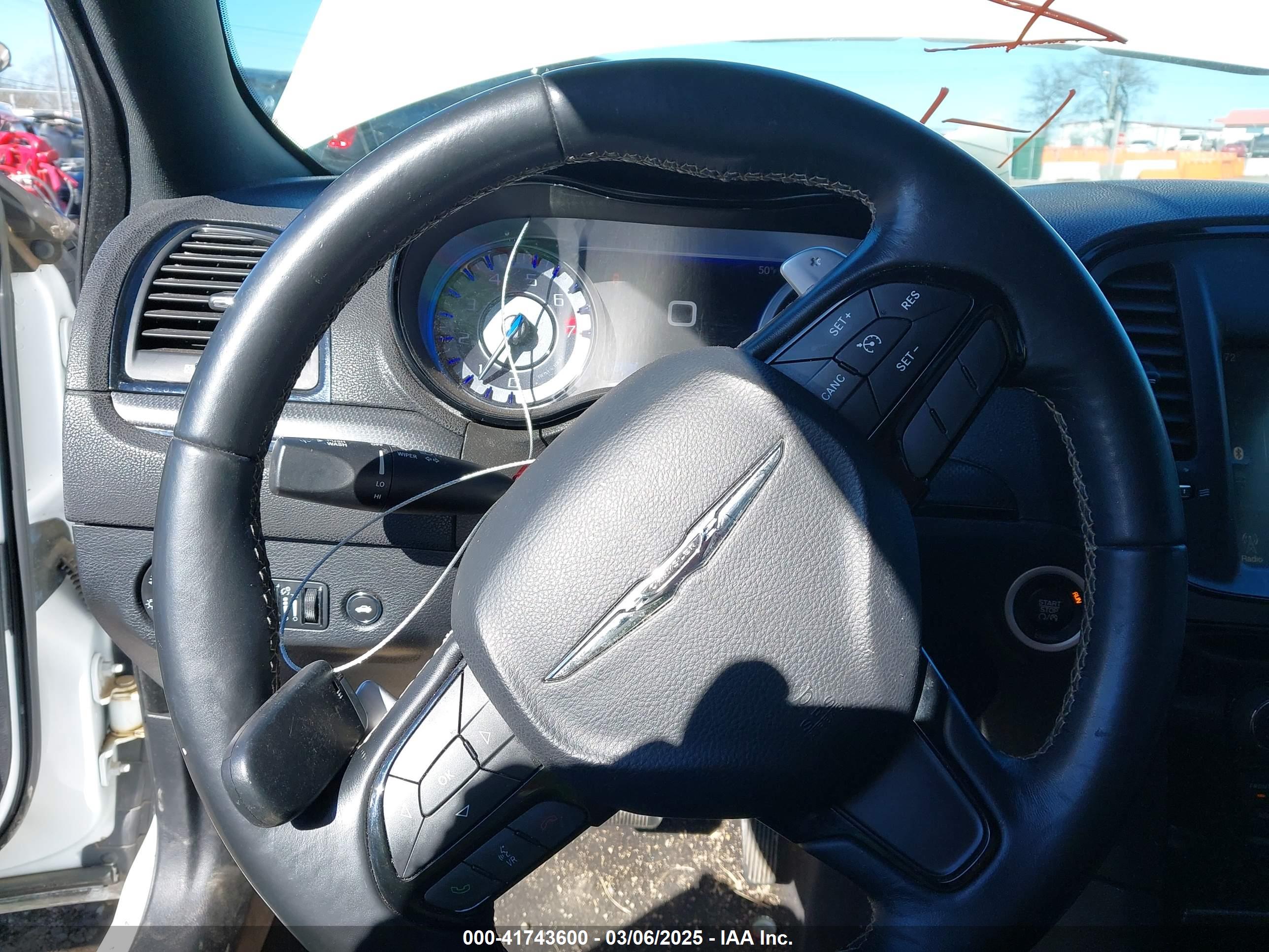 CHRYSLER 300 image 11