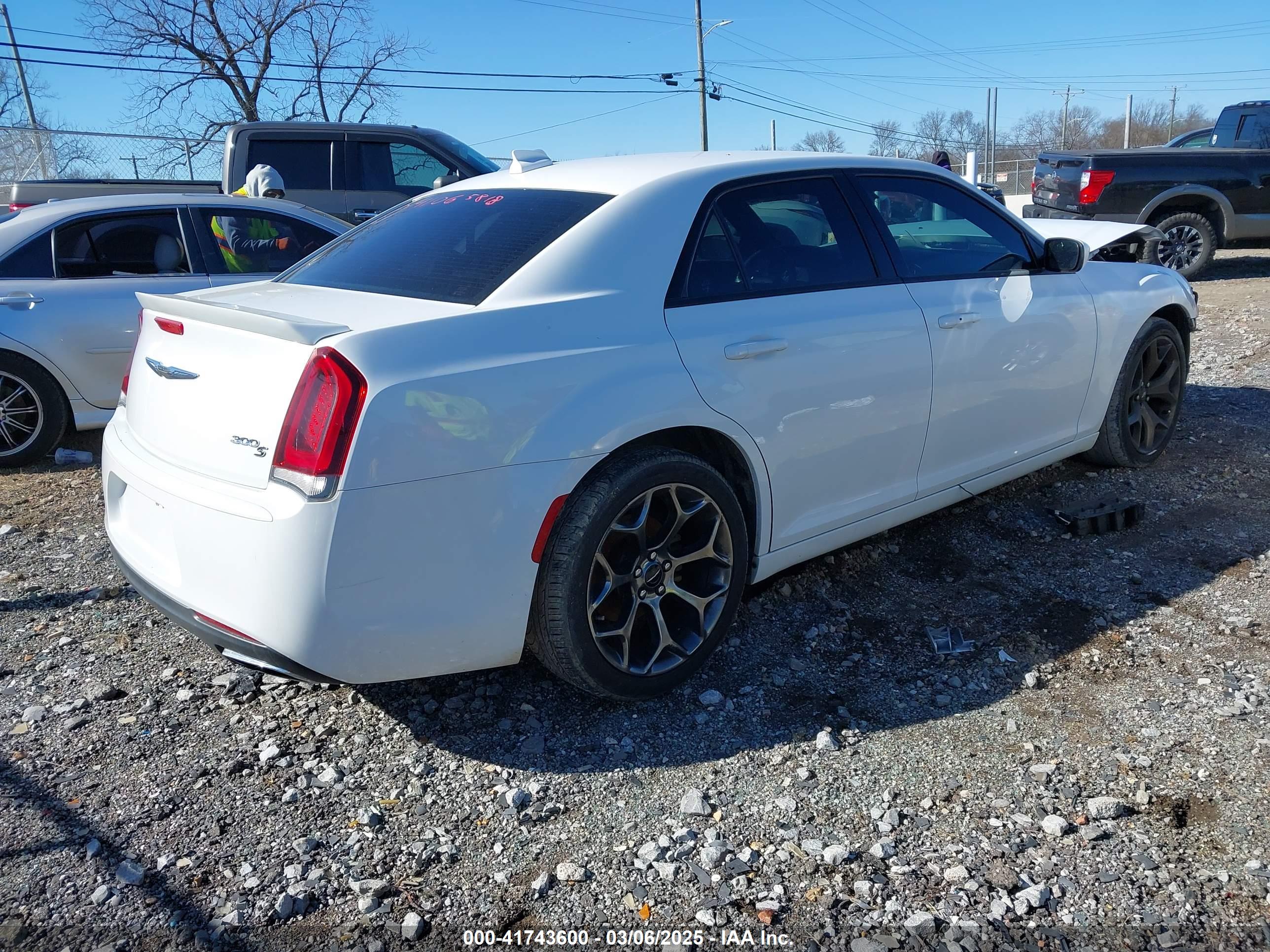 CHRYSLER 300 image 4