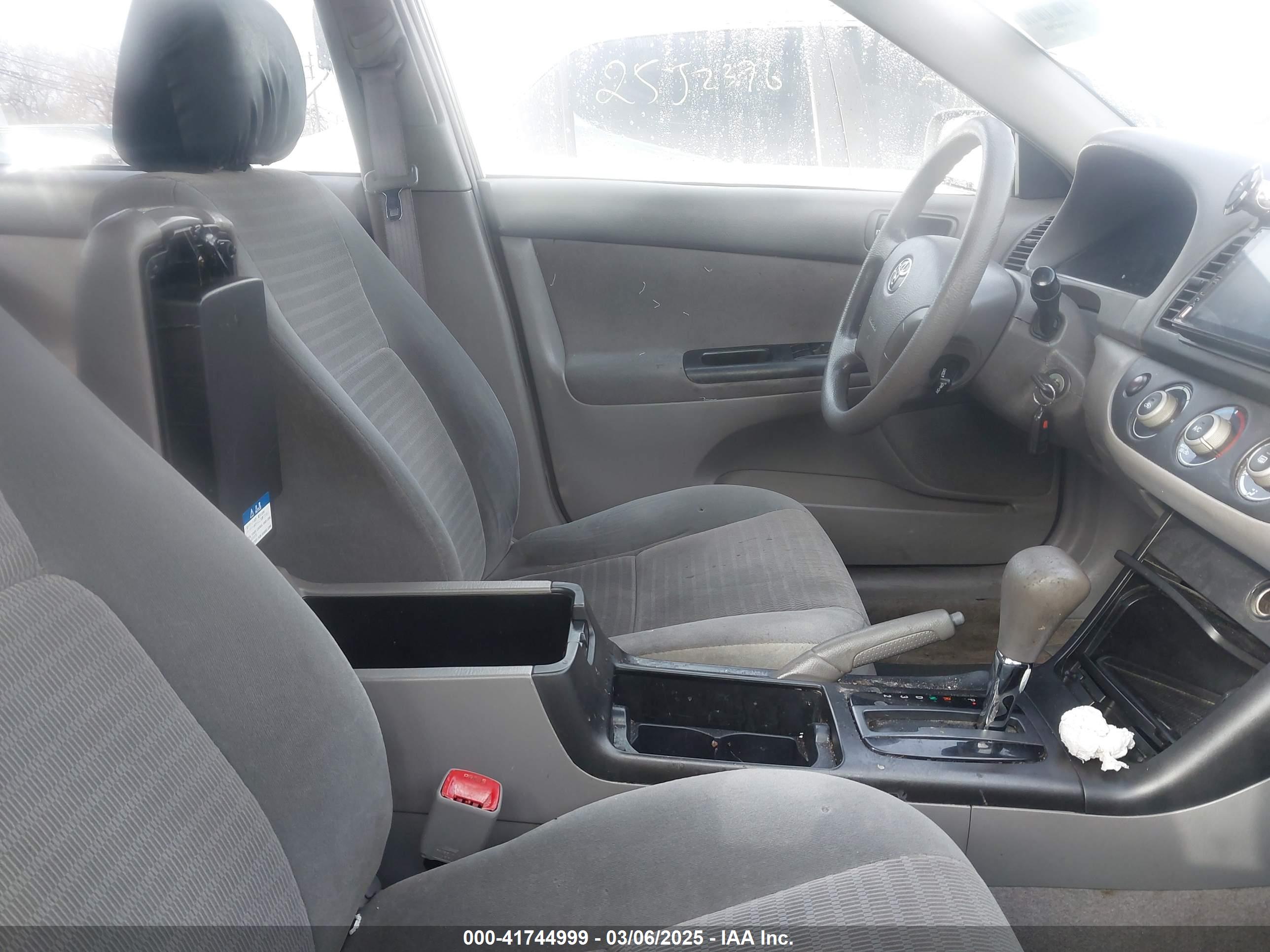 TOYOTA CAMRY image 5
