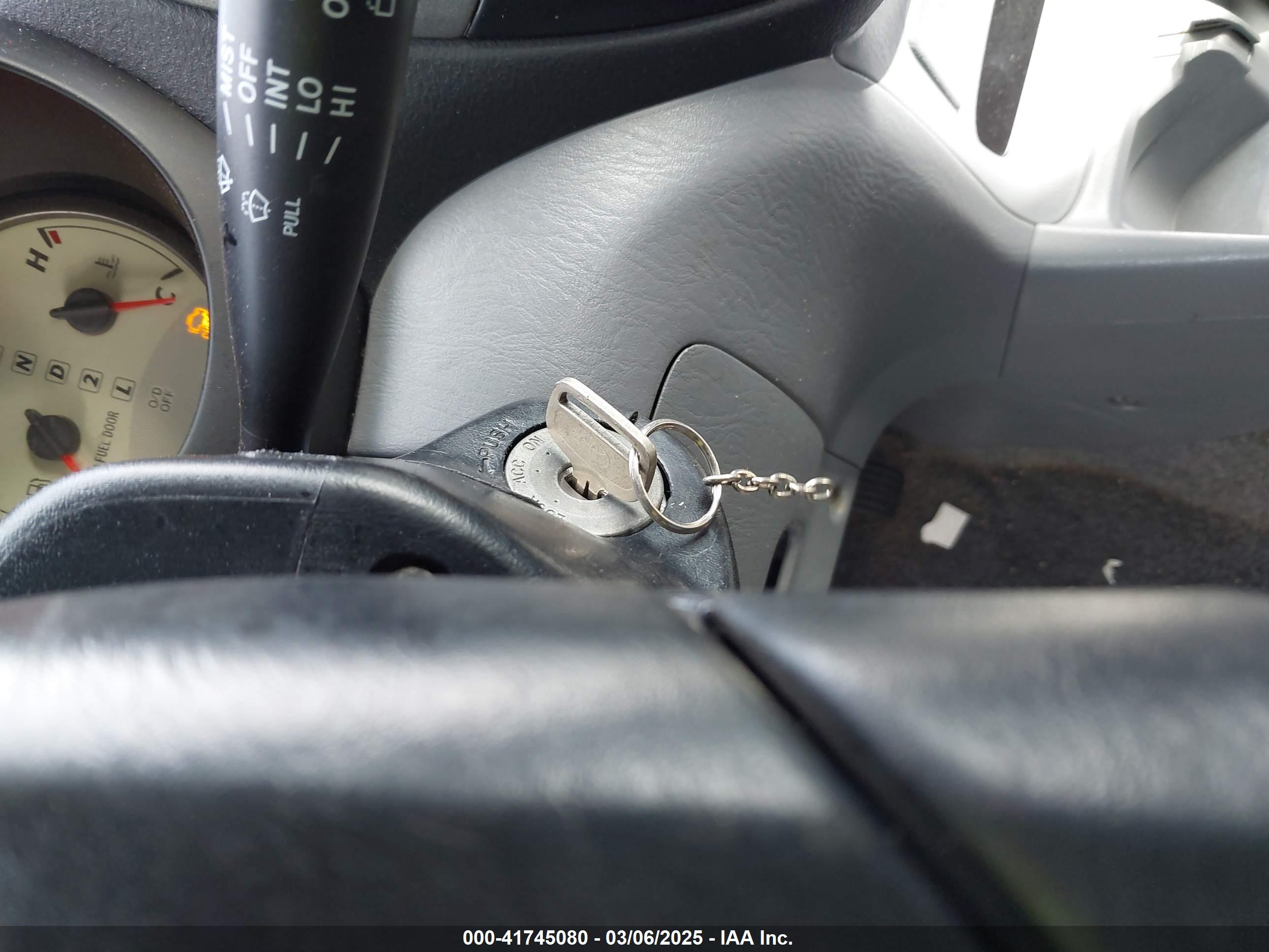TOYOTA RAV4 image 11