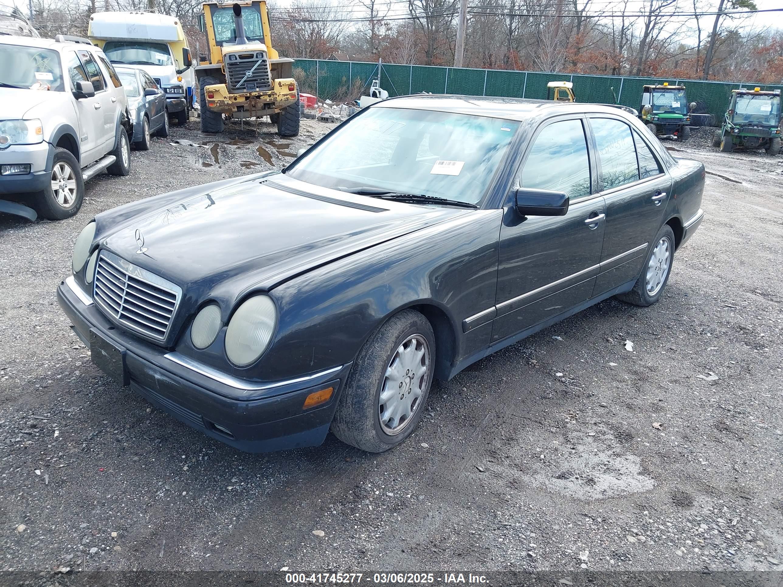 MERCEDES-BENZ E image 2