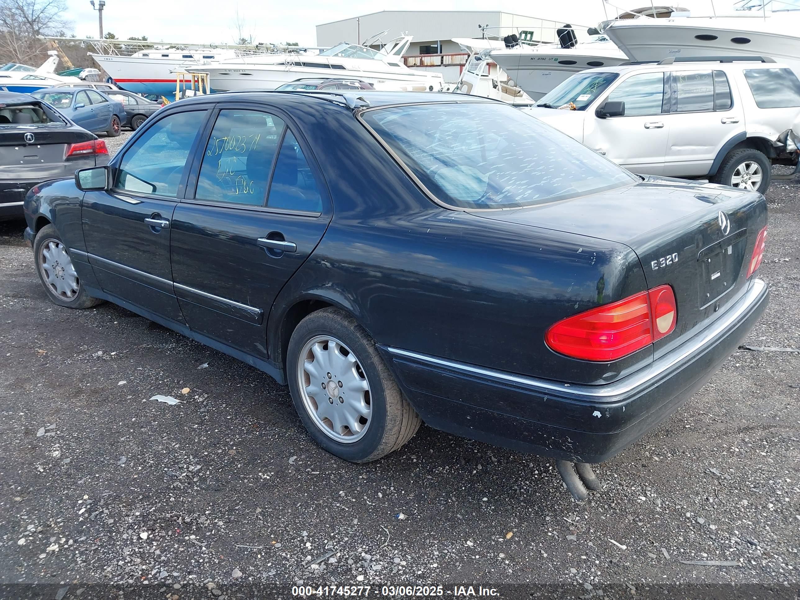 MERCEDES-BENZ E image 3