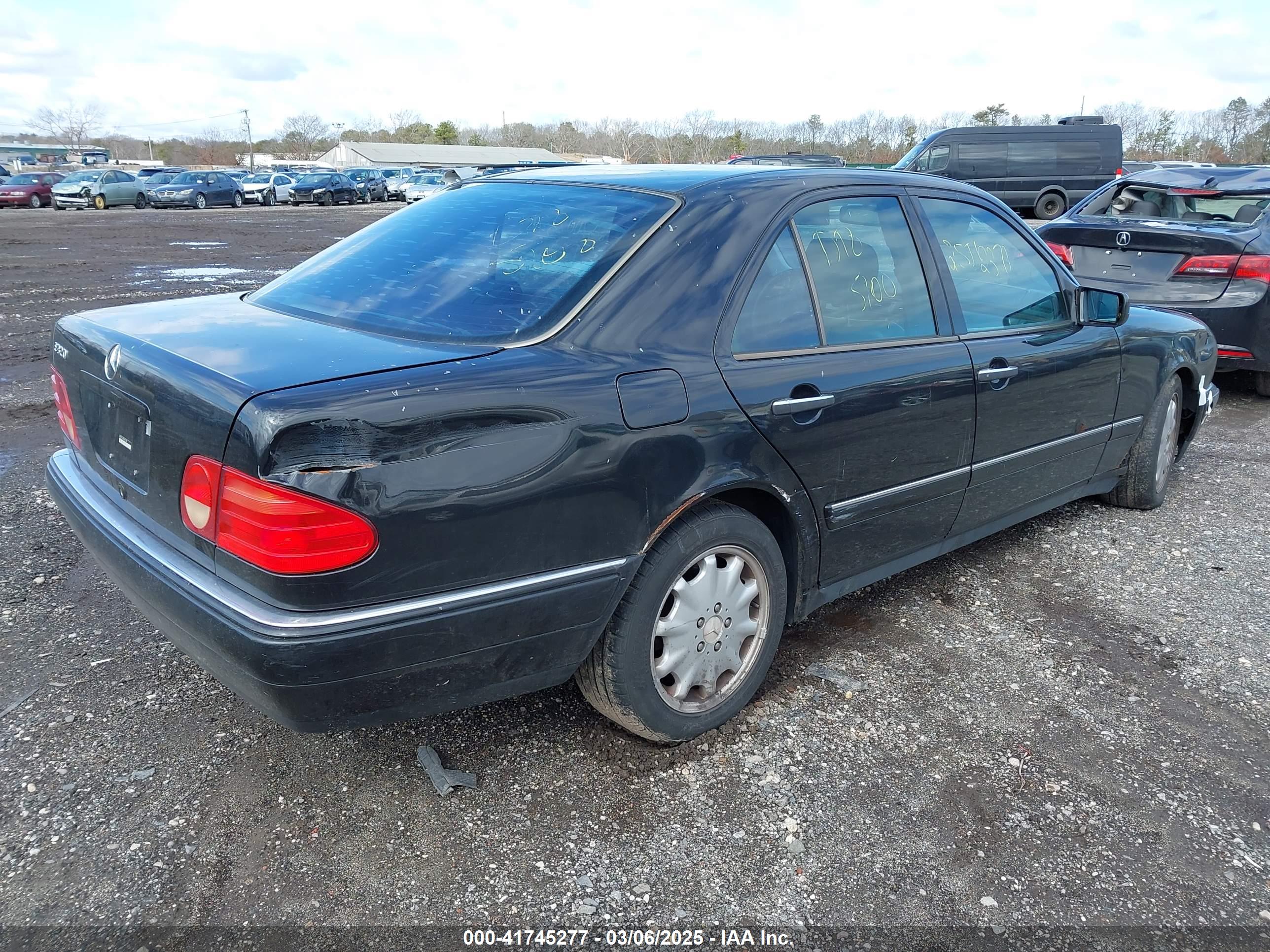 MERCEDES-BENZ E image 4