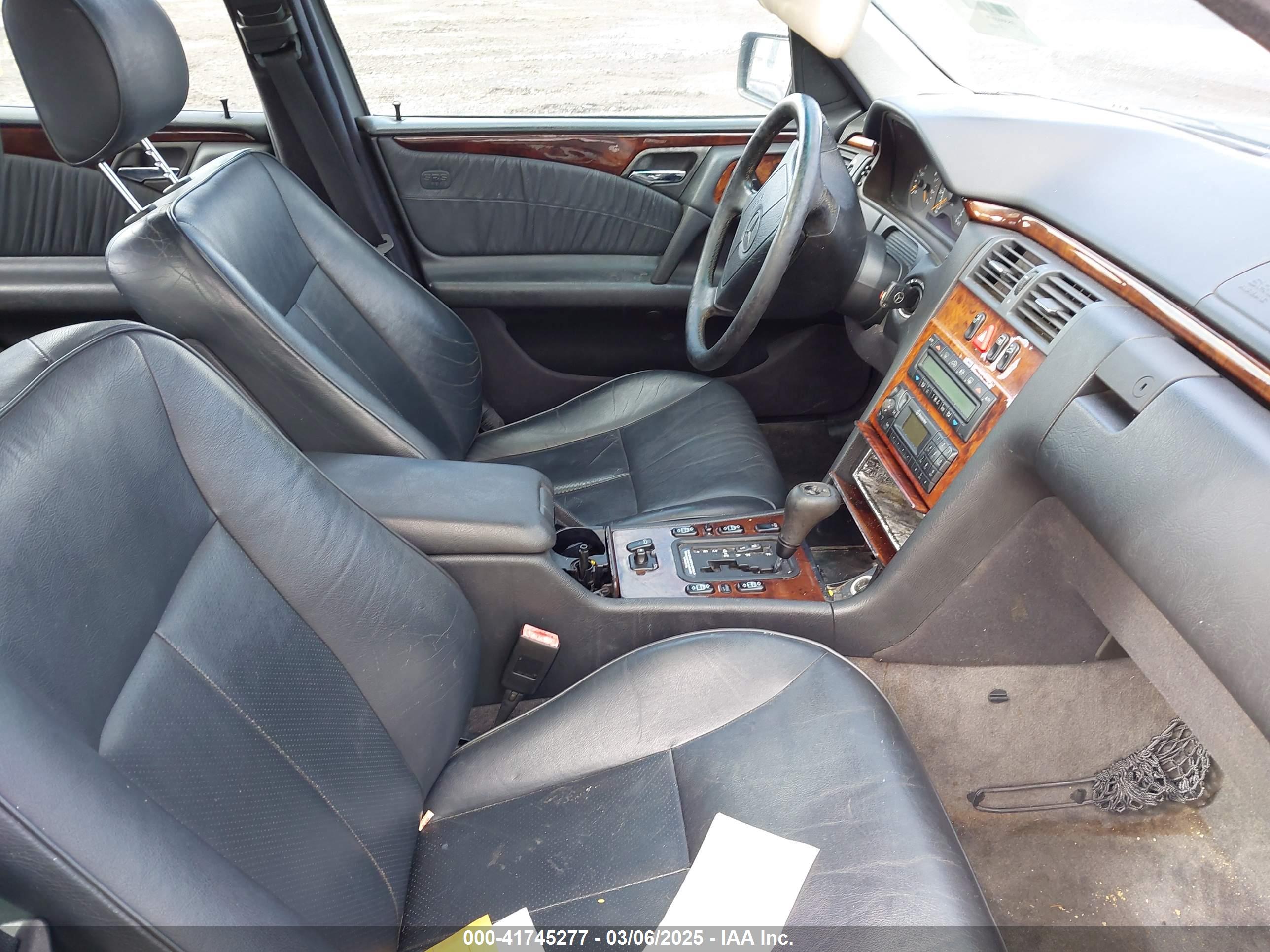 MERCEDES-BENZ E image 5