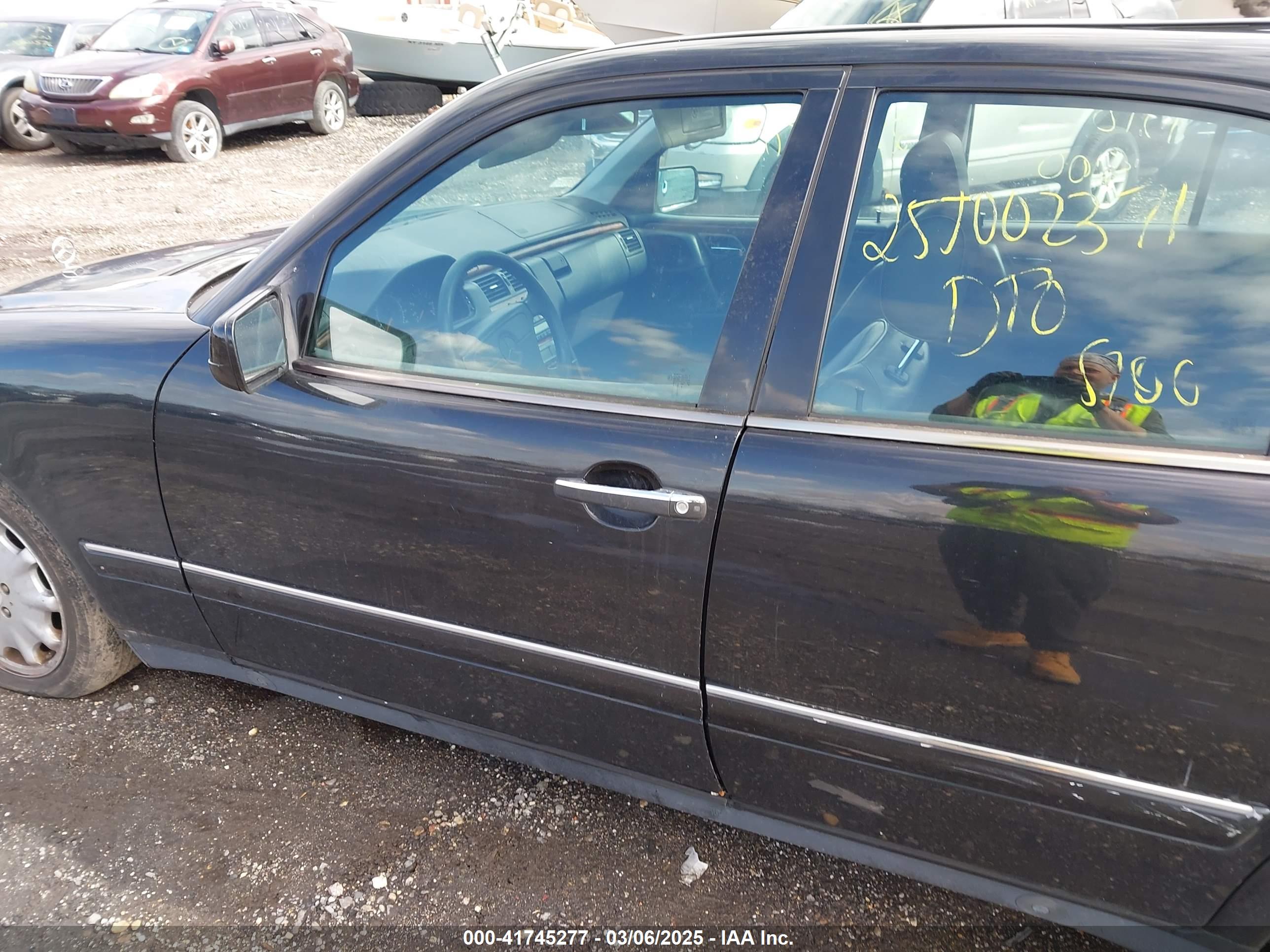 MERCEDES-BENZ E image 6