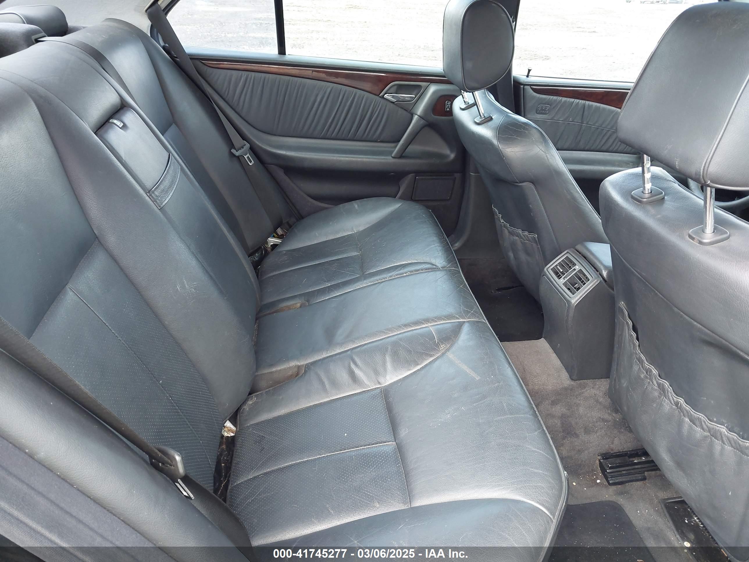 MERCEDES-BENZ E image 8