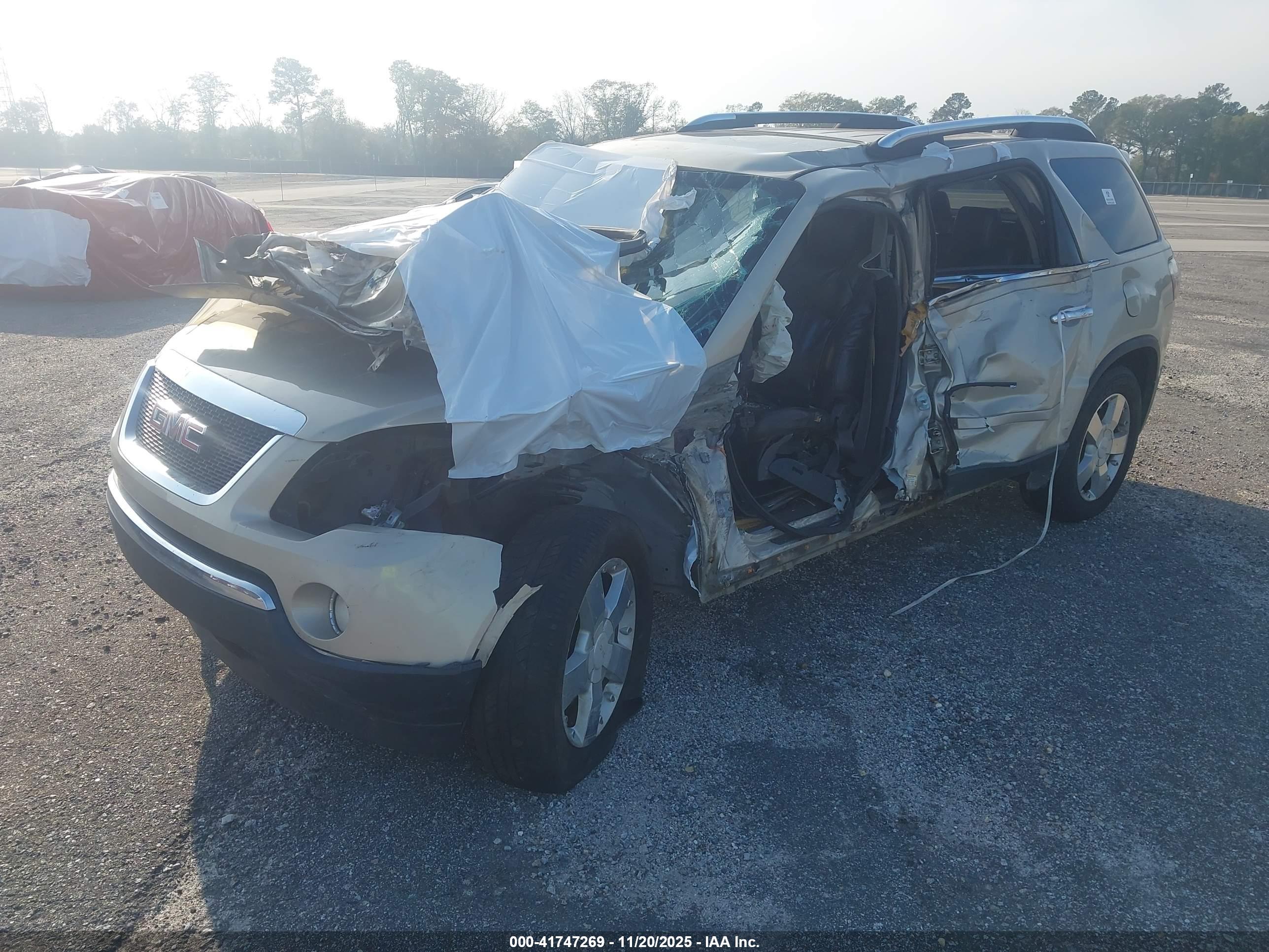 GMC ACADIA image 2